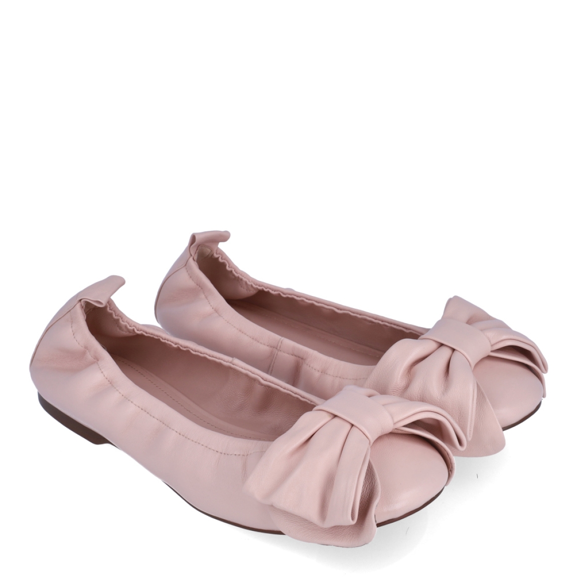 Bailarinas de la marca Ines Palliser, modelo PEGGY. Exterior en piel color nude con detalle de lazo en la pala. Interior en piel color nude con plantilla acolchada y extraíble para mñaxima comodidad. Bailarinas con suela de goma. Estas bailarinas Ines Palliser, modelo PEGGY son ideales para tu día a día!
