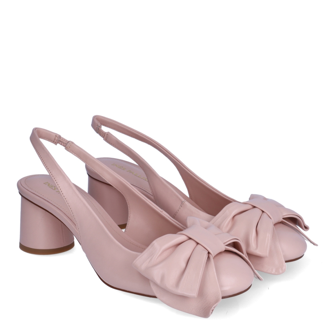 Salones de la marca Ines Palliser, modelo PEGGY. Exterior en piel color nude con lazo en la pala. Interior en piel color nude. Salones destalonados con tacón de 5cm de altura. Estos salones Ines Palliser PEEGY son ideales para complementar tus looks con estilo y comodidad.