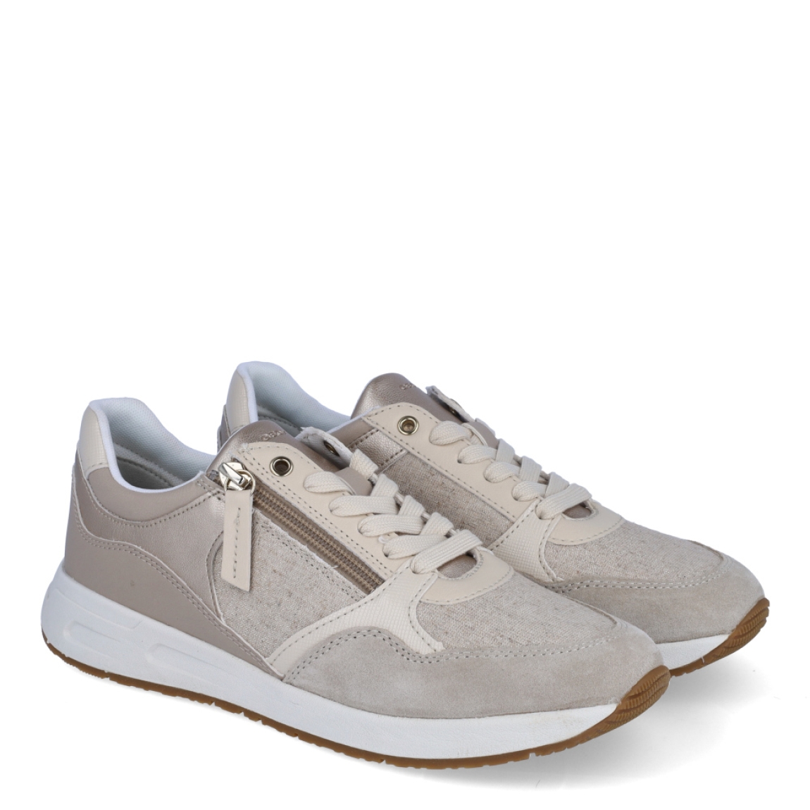 Deportivas de la marca Geox, modelo D36. Exterior de las deportivas en ante color taupe con detalle en dorado. y cremallera. Interior de las deportivas en textil color blanco. Cierre de las deportivas Geox con cordones. Deportivas con suela plana de goma. Estas deportivas Geox D36 son unas clásicas para esta temporada, podrás crear diferentes looks y lucirlas con la máxima comodidad.