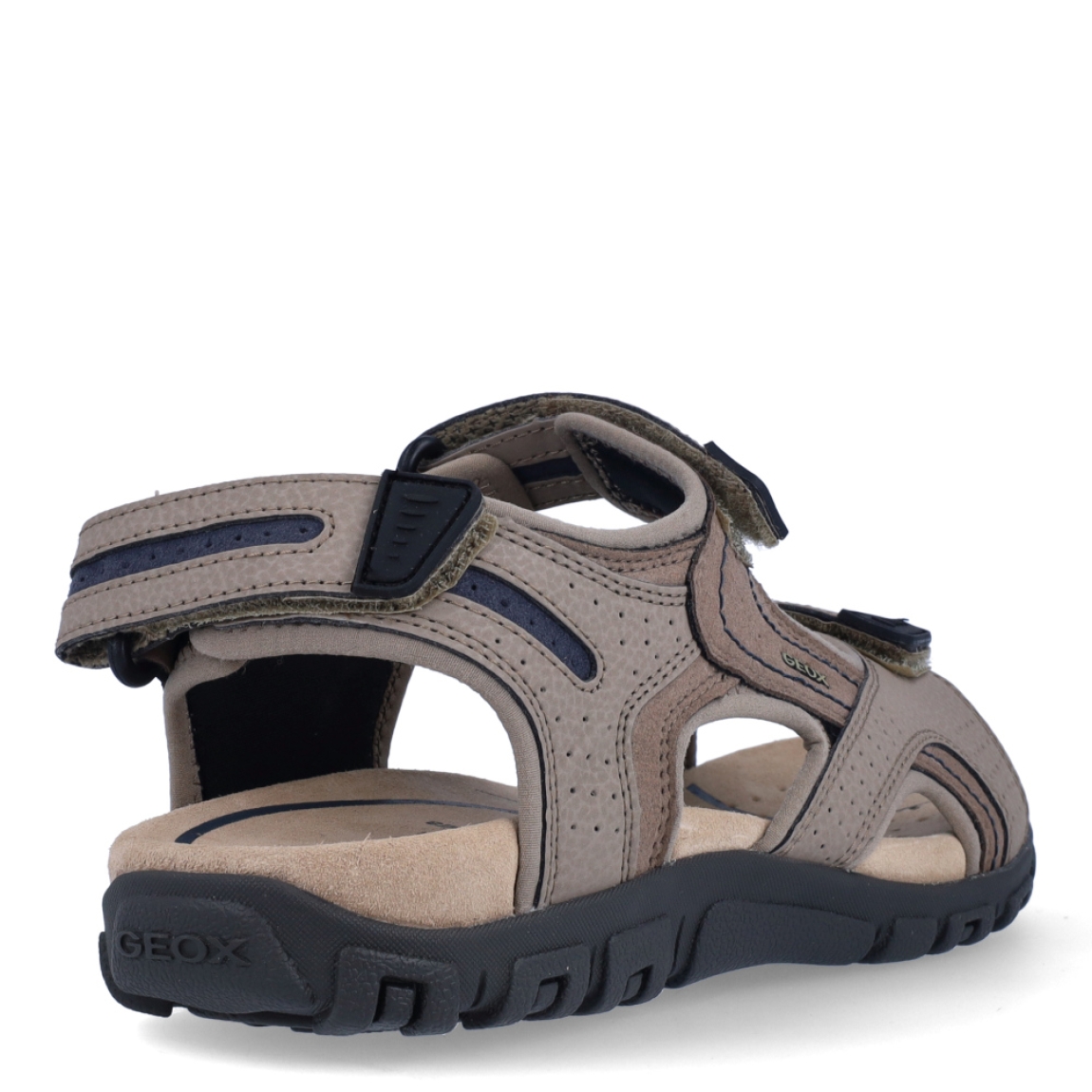 Sandalias de la marca Geox, modelo U82. Exterior en neopreno de color camel. Interior en neopreno color beig con plantilla acolchada para máxima comodidad. Cierre de sandalias Geox con triple velcro, en pala y tobillo. Suela plana. Estas sandalias Geoz U82 son el complemento perfecto para tus looks de temporada en el día a día!