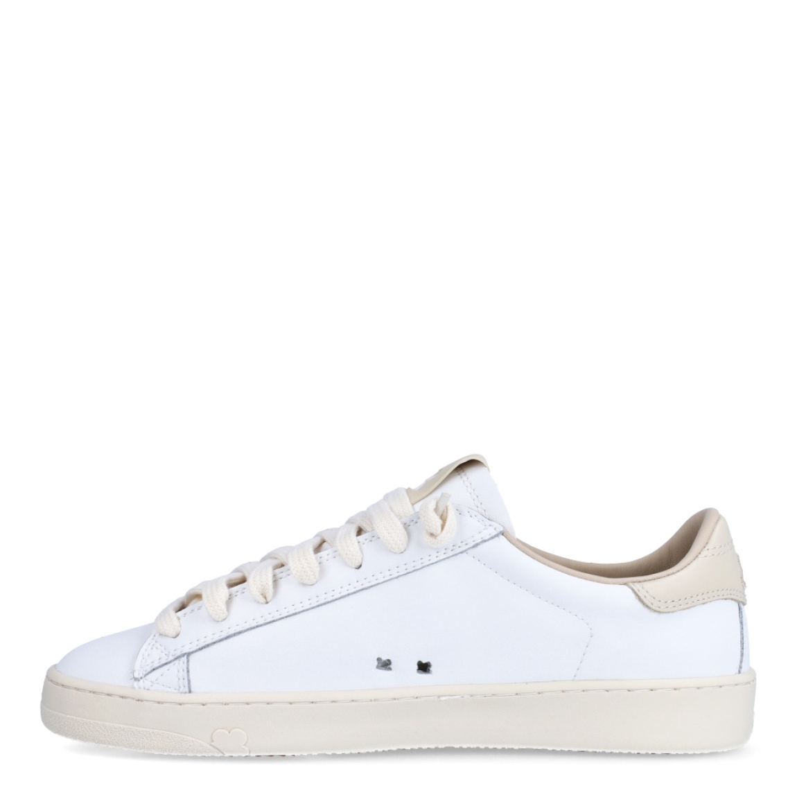 Deportivas de la marca Stacy, modelo ROSE. Exterior en piel color blanco con detalle del logo en lateral. Interior en peil color beig. Cierre de las deportivas con cordones. Deportivas Stacy con suela plana. Estas deportivas Stacy ROSE son unas clásicas, ideales para complementar tus looks del día a día!