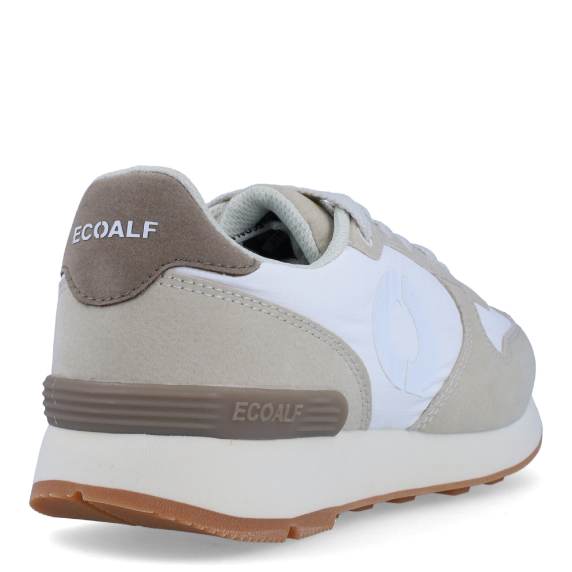 Deportivas de la marca Ecoalf, modelo UCLA. Exterior de las deportivas en naylon color blanco. Interior de las deportivas en tela color blanco. Cierre de las deportivas con cordones gris . Deportivas Ecoalf con suela plana. Estas deportivas Ecoalf Ucla transpirables son el complemento perfecto en tu armario. Tienen un diseño clásico y te darán la comodidad que necesitas para tu día a día!