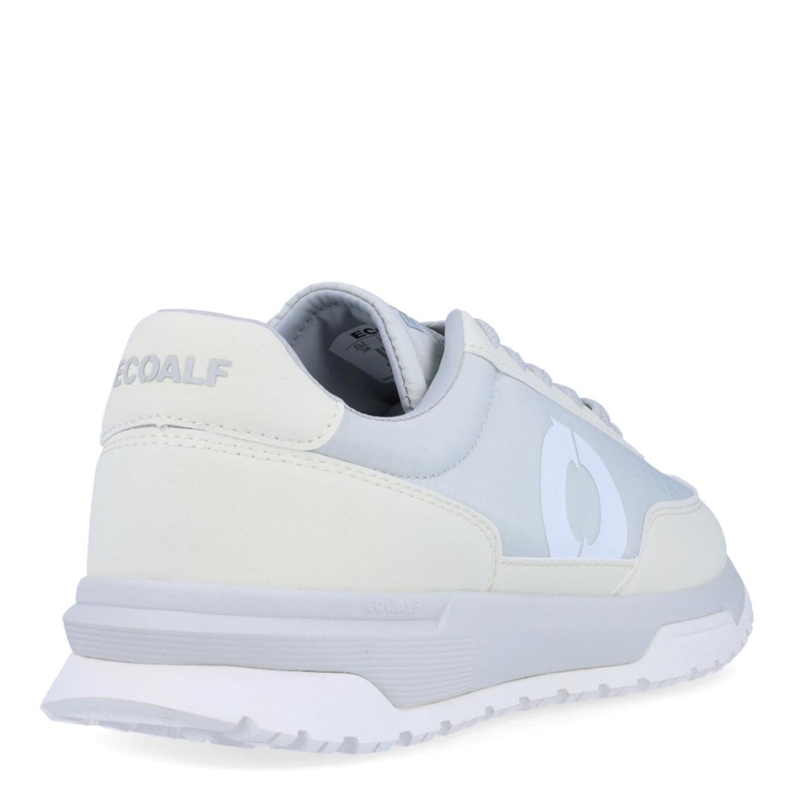Deportivas de la marca Ecoalf, modelo VENTURA. Exterior de las deportivas en tela color blanco. Interior de las deportivas en tela y piel color blanco. Cierre de las deportivas con cordones grises. Deportivas Ecoalf con suela plana. Estas deportivas Ecoalf Ventura transpirables son el complemento perfecto en tu armario. Tienen un diseño clásico y te darán la comodidad que necesitas para tu día a día!