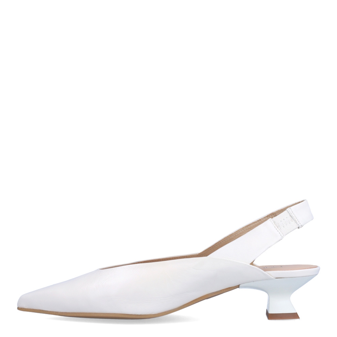 Salones destalonados de la marca Munné, modelo STHER. Exterior en piel color blanco con punta lápiz. Interior en piel color nude. Cierre con tiras. Salones Munné con tacón de 3cm de altura. Estos salones Munné STHER son un complemento ideal para darle elegancia a tus looks!