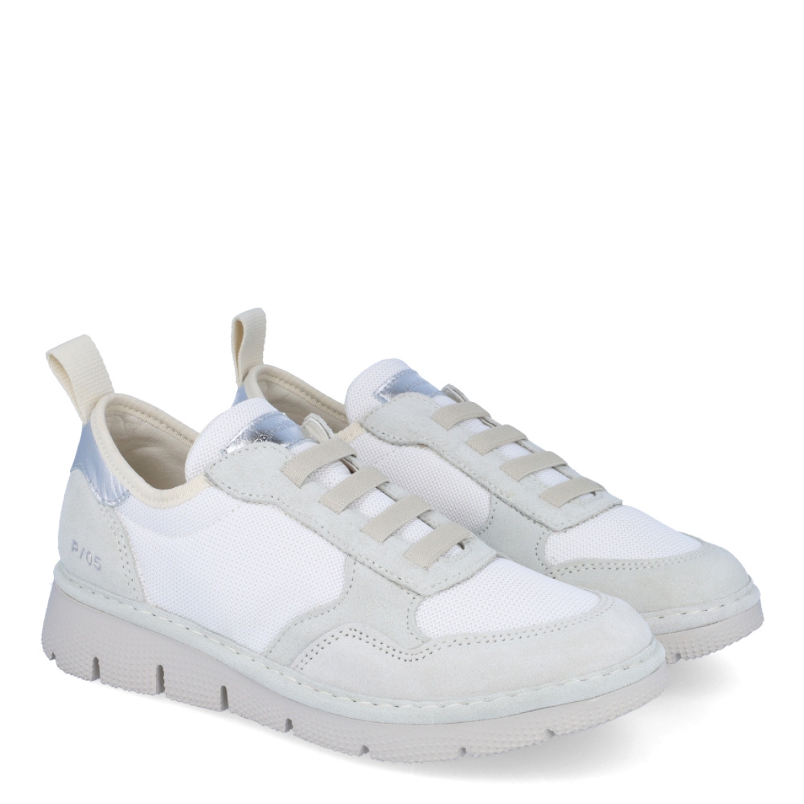 Deportivas de la marca Panchic, modelo P16. Exterior de las deportivas en naylon color blanco. Interior de las deportivas en textil de color beig. Cierre de las deportivas Panchic con cordones elácticos color beig. Plantilla acolchada y extraíble para máxima comodidad. Puntera de las deportivas de ante. Cuña de las deportivas Panchic de 3cm de altura. Estas deportivas Panchic P16, son un complementio indispensable y clásico en tu armario.