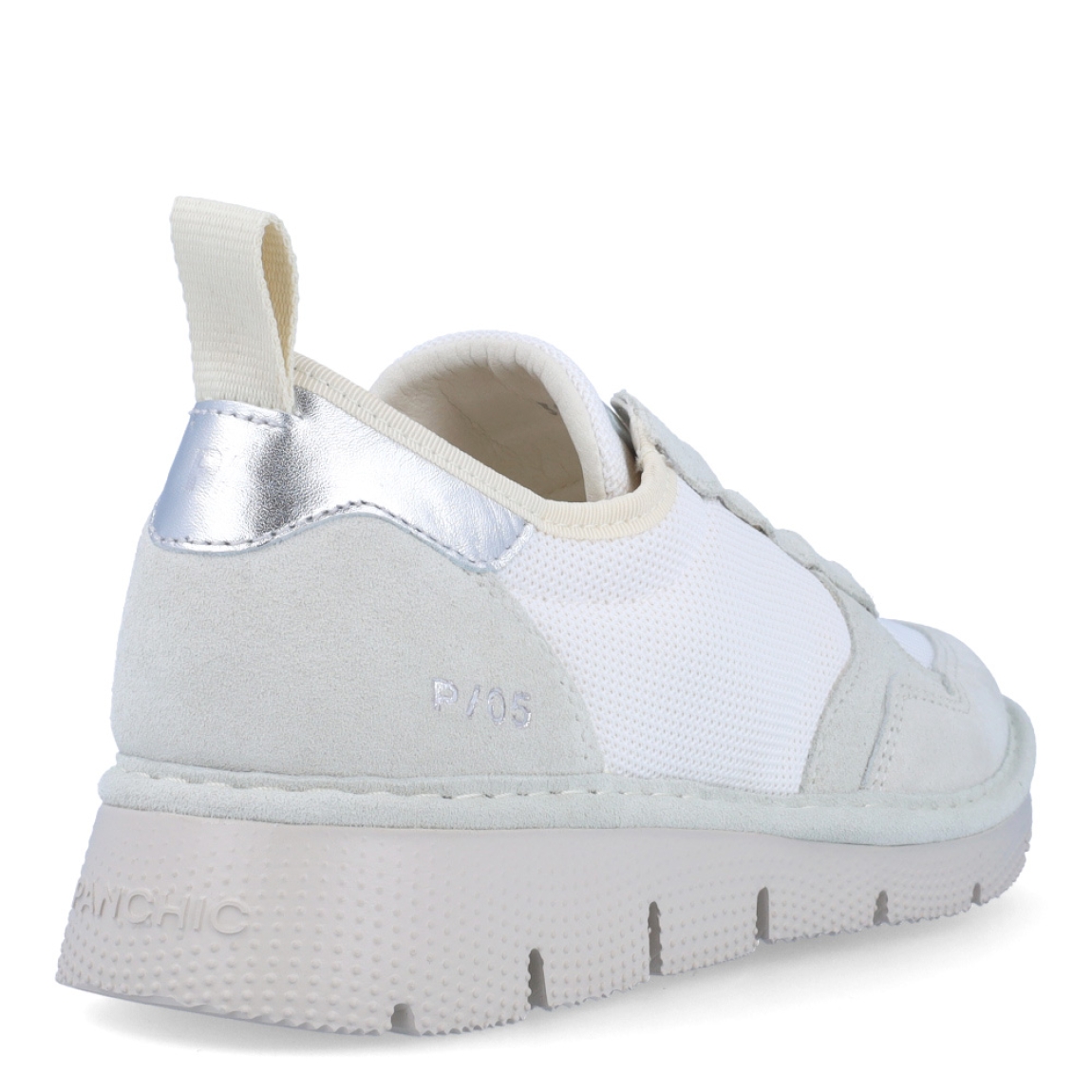 Deportivas de la marca Panchic, modelo P16. Exterior de las deportivas en naylon color blanco. Interior de las deportivas en textil de color beig. Cierre de las deportivas Panchic con cordones elácticos color beig. Plantilla acolchada y extraíble para máxima comodidad. Puntera de las deportivas de ante. Cuña de las deportivas Panchic de 3cm de altura. Estas deportivas Panchic P16, son un complementio indispensable y clásico en tu armario.