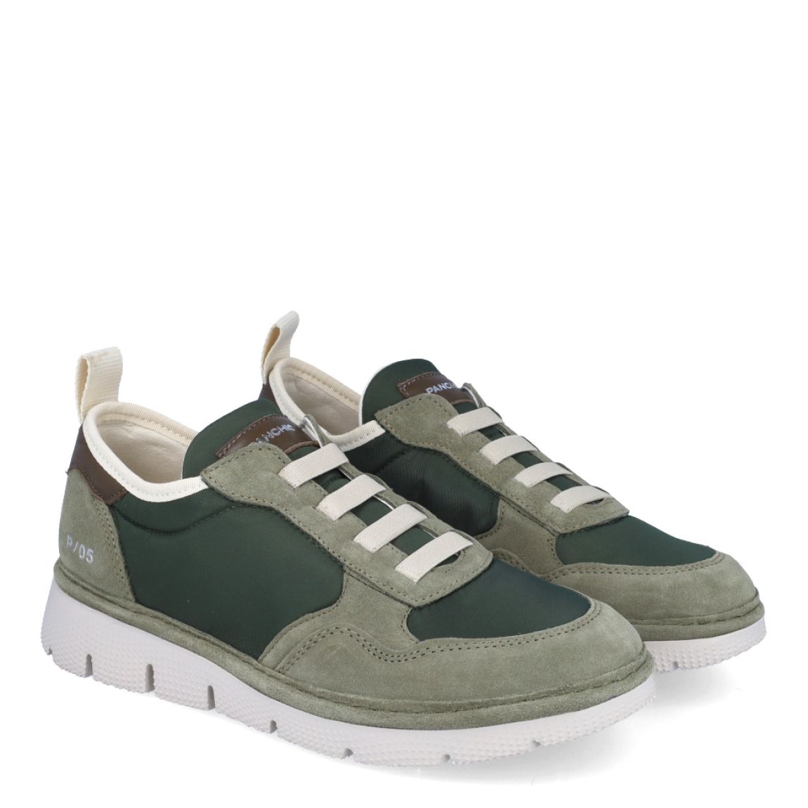 Deportivas de la marca Panchic, modelo P16. Exterior de las deportivas en naylon color verde. Interior de las deportivas en textil de color beig. Cierre de las deportivas Panchic con cordones elácticos color beig. Plantilla acolchada y extraíble para máxima comodidad. Puntera de las deportivas de ante. Cuña de las deportivas Panchic de 3cm de altura. Estas deportivas Panchic P16, son un complementio indispensable y clásico en tu armario.