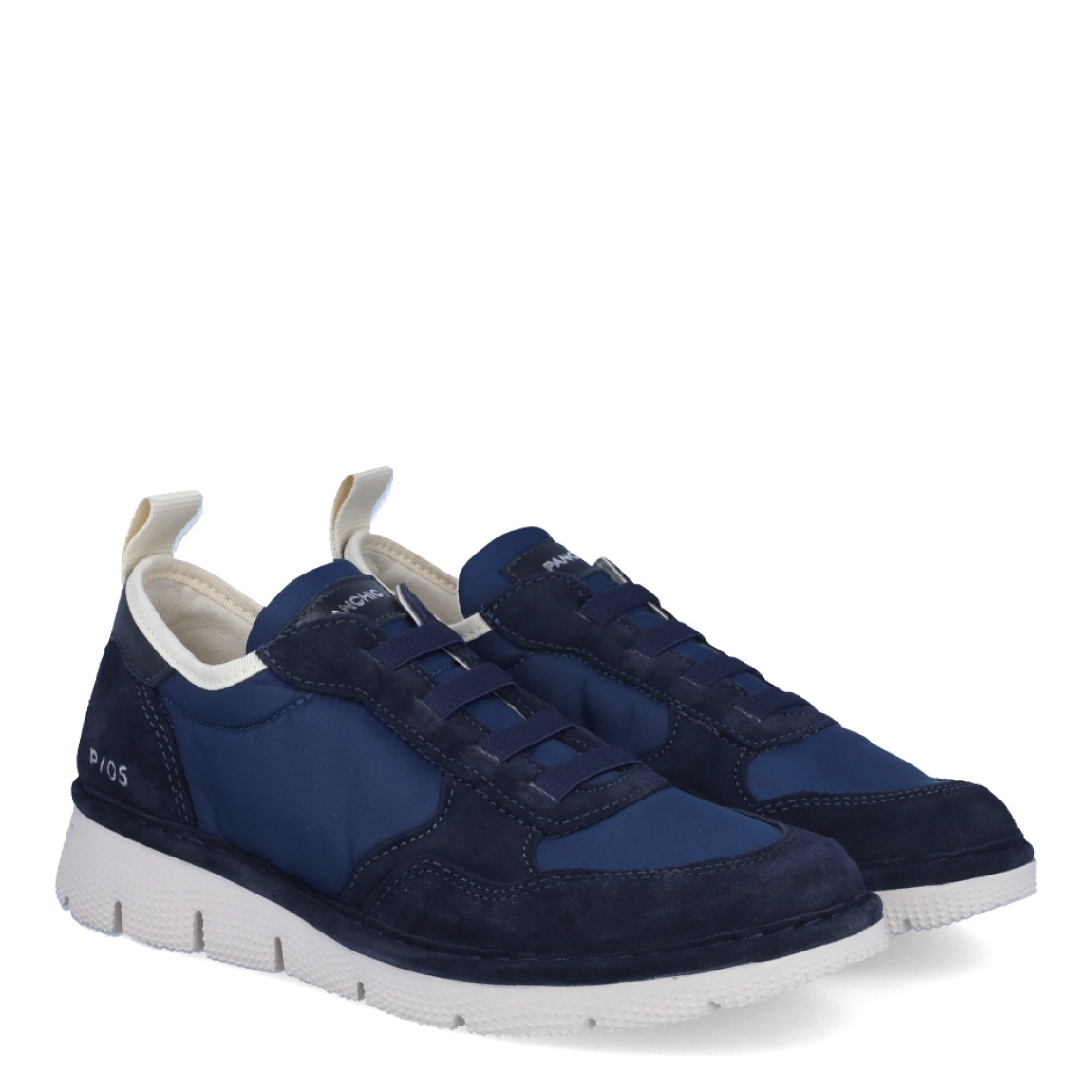 Deportivas de la marca Panchic, modelo P16. Exterior de las deportivas en naylon color azul. Interior de las deportivas en textil de color beig. Cierre de las deportivas Panchic con cordones elácticos color azul. Plantilla acolchada y extraíble para máxima comodidad. Puntera de las deportivas de ante. Cuña de las deportivas Panchic de 3cm de altura. Estas deportivas Panchic P16, son un complementio indispensable y clásico en tu armario.