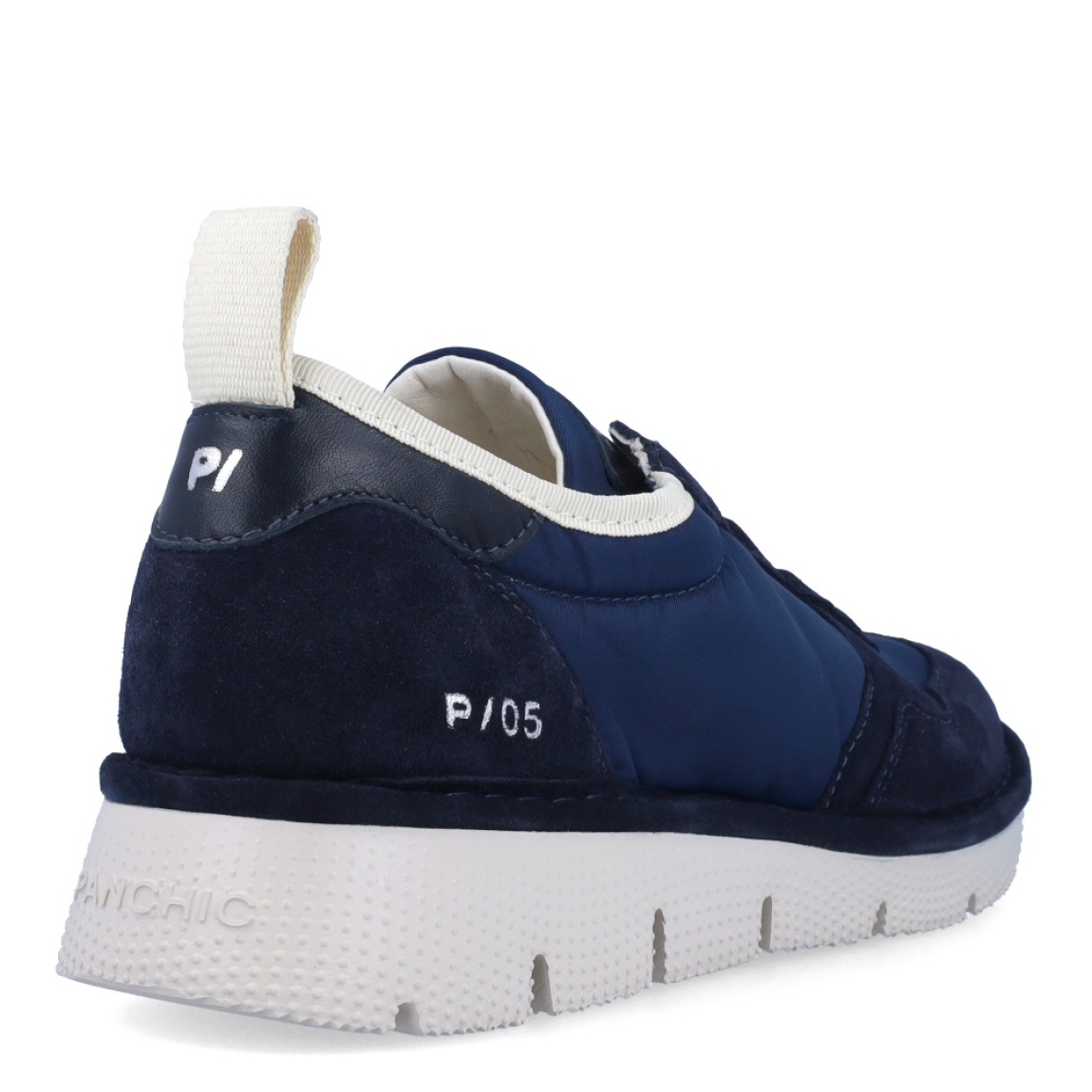 Deportivas de la marca Panchic, modelo P16. Exterior de las deportivas en naylon color azul. Interior de las deportivas en textil de color beig. Cierre de las deportivas Panchic con cordones elácticos color azul. Plantilla acolchada y extraíble para máxima comodidad. Puntera de las deportivas de ante. Cuña de las deportivas Panchic de 3cm de altura. Estas deportivas Panchic P16, son un complementio indispensable y clásico en tu armario.