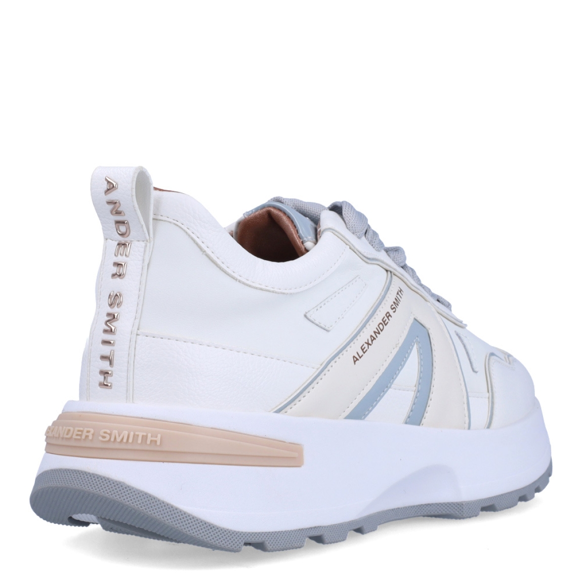 Deportivas de la marca Alexander Smith, modelo LIVERPOOL. Exterior de las deportivas en piel color blanco con detalle en gris. Interior de las deportivas en piel color camel. Cierre de las Alexander Smith con cordones y cuña de 4cm de altura. Estas deportivas Alexander Smith LIVERPOOL son unas clásicas que no te pueden faltar, te darán un estilo y comodidad única en tu día a día.