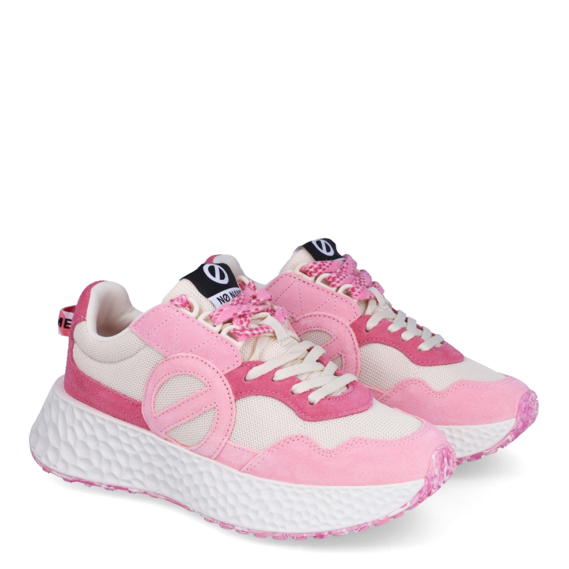 Deportivas de la marca No Name, modelo CARTER MILKSHAK. Exterior en naylon color rosa con detalles en blanco. Interior en piel color blanco. Cierre de las deportivas No Name con cordones y una suela de goma con cuña de 4cm de altura. Estas deportivas No Name CARTER MILKSHAK son unas clásicas, ideales para esta temporada!