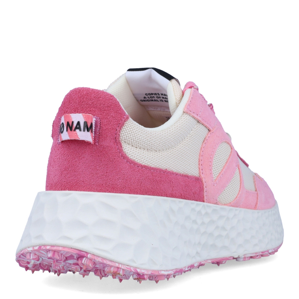 Deportivas de la marca No Name, modelo CARTER MILKSHAK. Exterior en naylon color rosa con detalles en blanco. Interior en piel color blanco. Cierre de las deportivas No Name con cordones y una suela de goma con cuña de 4cm de altura. Estas deportivas No Name CARTER MILKSHAK son unas clásicas, ideales para esta temporada!