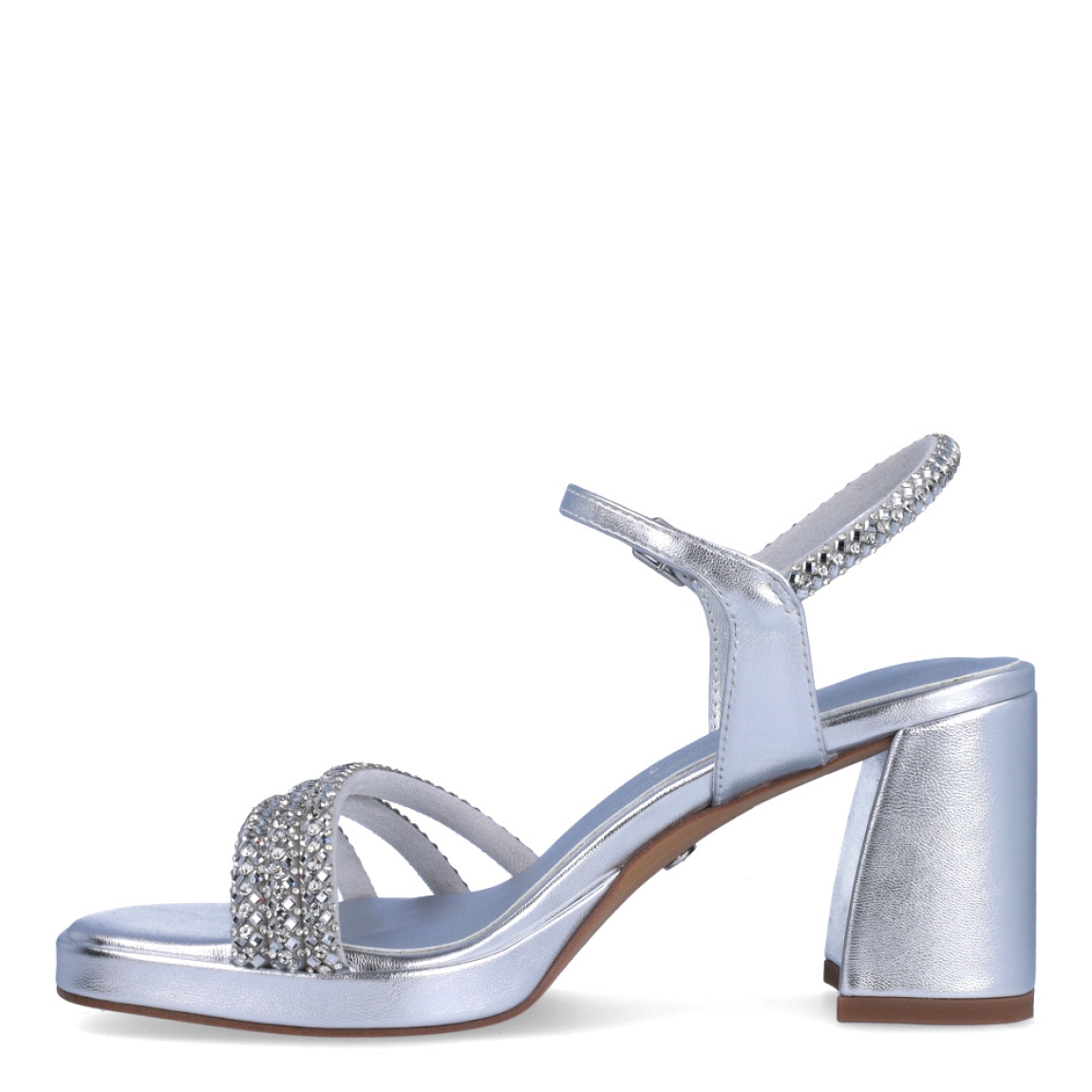 Sandalias de la marca Tamaris, modelo GIA. Exterior en piel color plata con tiras en pala y talón con aplicaciones de pedrería brillante. Interior en piel color plata. Cierre de sandalias Tamaris con hebilla en tobillo. Sandalias con tacón de 7cm de altura. Estas sandalias Tamaris GIA son ideales para las ocasiones especiales, te ayudarán a crear y estilizar diferentes looks!