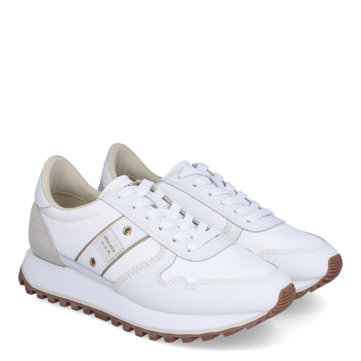 Deportivas de la marca Blauer, modelo MILLEN. Exterior de las deportivas en naylon color blanco. Interior de las deportivas en piel color blanco. Cierre de las deportivas con cordones color blanco. Deportivas con suela dentada de goma de 3cm de plataforma. Logo Blauer en el lateral exterior de la deportiva. Este modelo MILLEN de Blauer es ideal para tu comodidad del día a día!