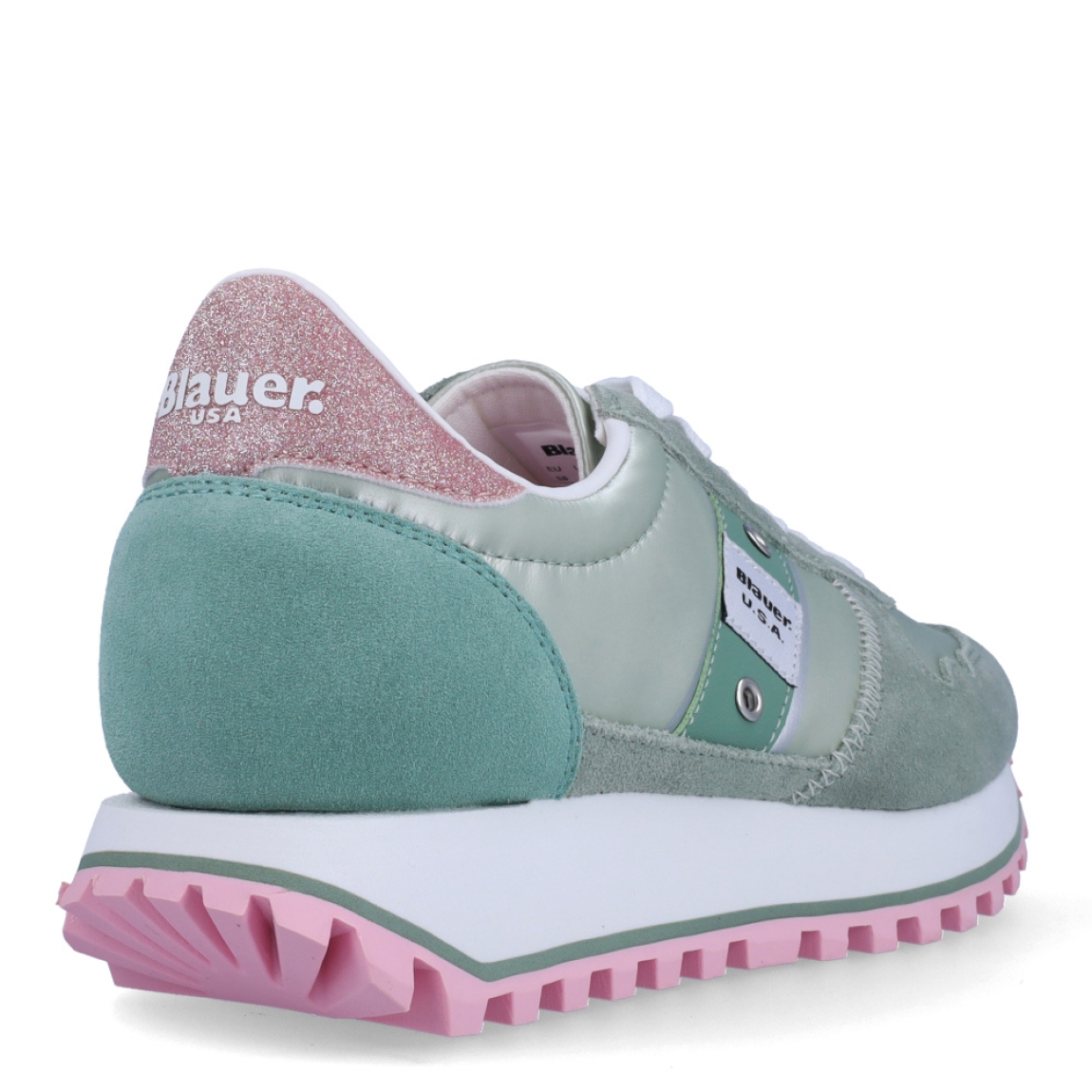 Deportivas de la marca Blauer, modelo MILLEN. Exterior de las deportivas en ante color verde. Interior de las deportivas en piel color blanco. Cierre de las deportivas con cordones color blanco. Deportivas con suela dentada de goma de 3cm de plataforma. Logo Blauer en el lateral exterior de la deportiva. Este modelo MILLEN de Blauer es ideal para tu comodidad del día a día!