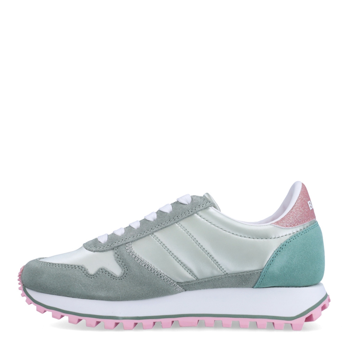 Deportivas de la marca Blauer, modelo MILLEN. Exterior de las deportivas en ante color verde. Interior de las deportivas en piel color blanco. Cierre de las deportivas con cordones color blanco. Deportivas con suela dentada de goma de 3cm de plataforma. Logo Blauer en el lateral exterior de la deportiva. Este modelo MILLEN de Blauer es ideal para tu comodidad del día a día!