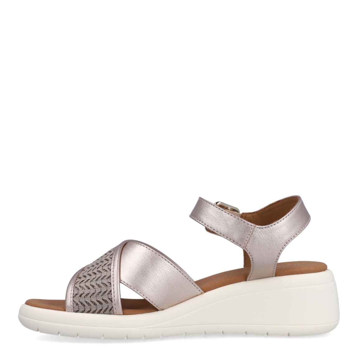 Sandalias de la marca Geox, modelo LUISA. Exterior en piel color platino con aplicaciones en brillantes en pala. Interior en piel color camel. Cierre de sandalias Geox con hebilla en tobillo. Suela de goma y cuña de 4cm de altura. Estas sandalias Geox LUISA son ideales en comodidad, perfectas para lucir en tu día a día!
