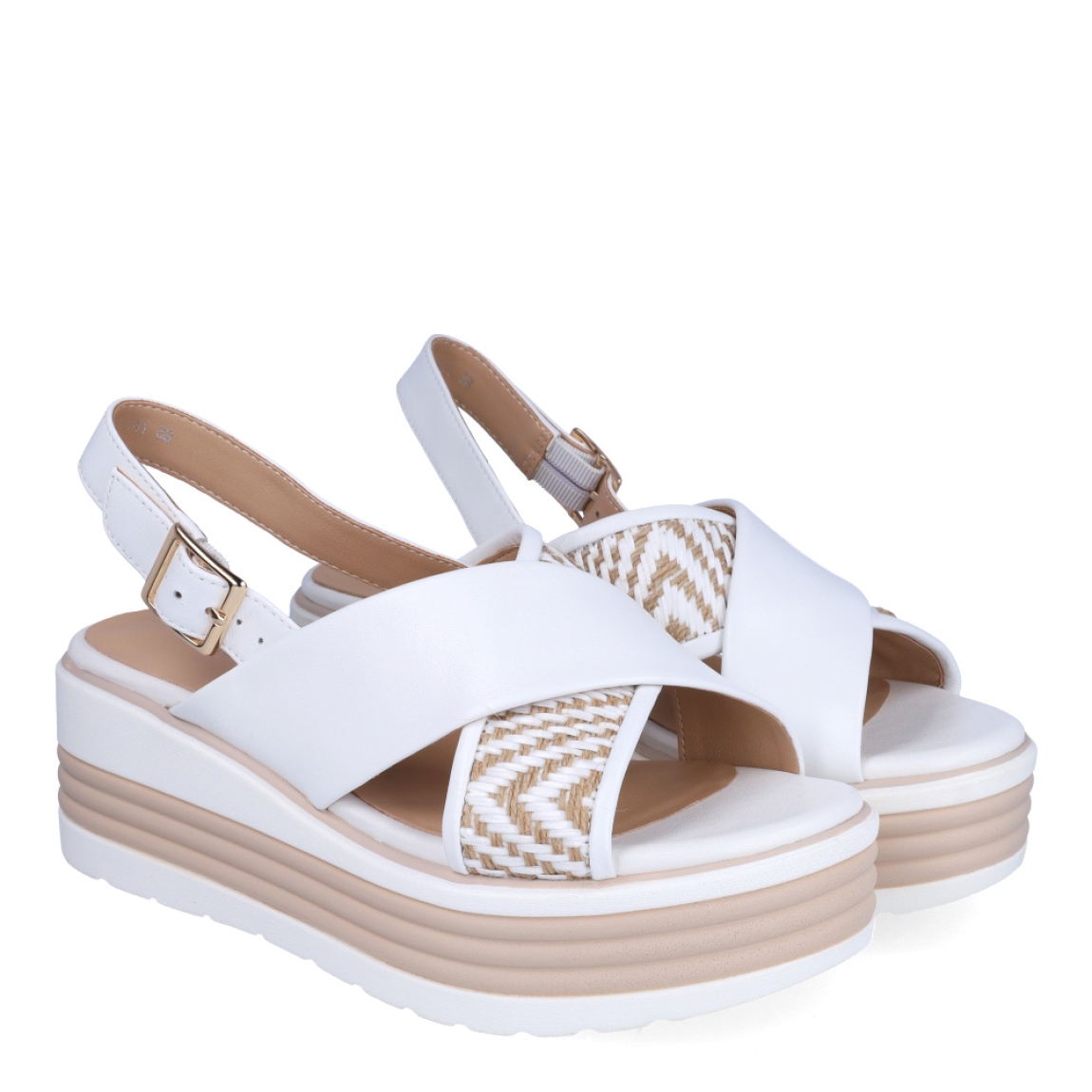 Sandalias de la marca Regarde Le Ciel, modelo SHEYLA. Exterior en piel color blanco, con pala cruzada y estampado. Interior en piel color nude. Cierre de sandalias Regarde Le Ciel con hebilla en tobillo y cuña de 6cm de altura. Estas sandalias Regarde Le Ciel SHEYLA es un complemento clásico de temporada, ideal para tu día a día!