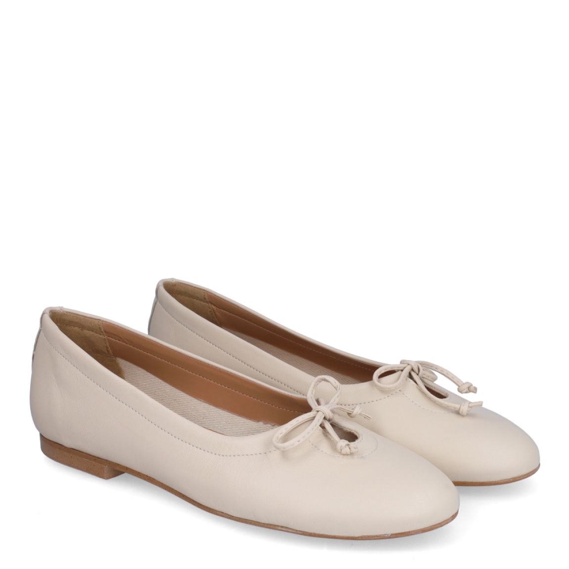 Bailarinas de la marca Itse, modelo PINA. Exterior en piel color verde con detalla de lazo en pala. Interior en piel color camel. Bailarinas con suela de goma plana. Estas bailarinas Itse PINA son un complemento ideal para lucir con comodidad y estilo tus looks de temporada!
