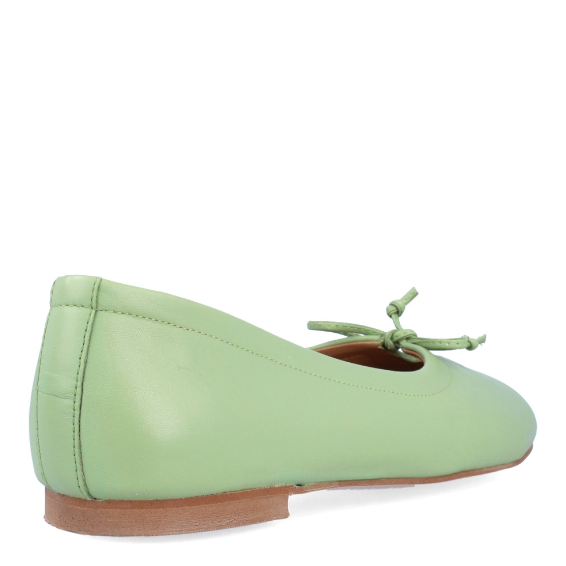 Bailarinas de la marca Itse, modelo PINA. Exterior en piel color verde con detalla de lazo en pala. Interior en piel color camel. Bailarinas con suela de goma plana. Estas bailarinas Itse PINA son un complemento ideal para lucir con comodidad y estilo tus looks de temporada!