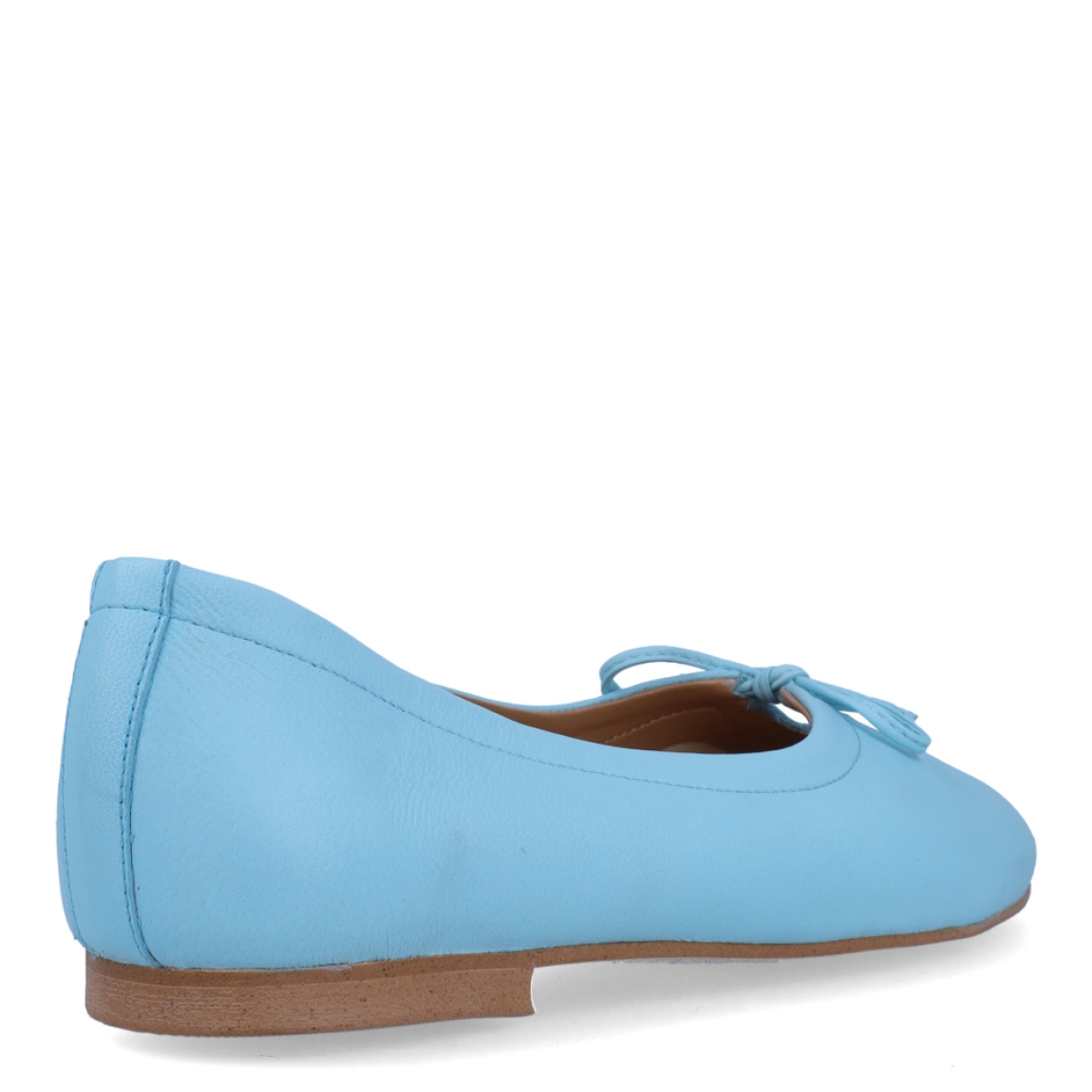 Bailarinas de la marca Itse, modelo PINA. Exterior en piel color azul con detalla de lazo en pala. Interior en piel color camel. Bailarinas con suela de goma plana. Estas bailarinas Itse PINA son un complemento ideal para lucir con comodidad y estilo tus looks de temporada!