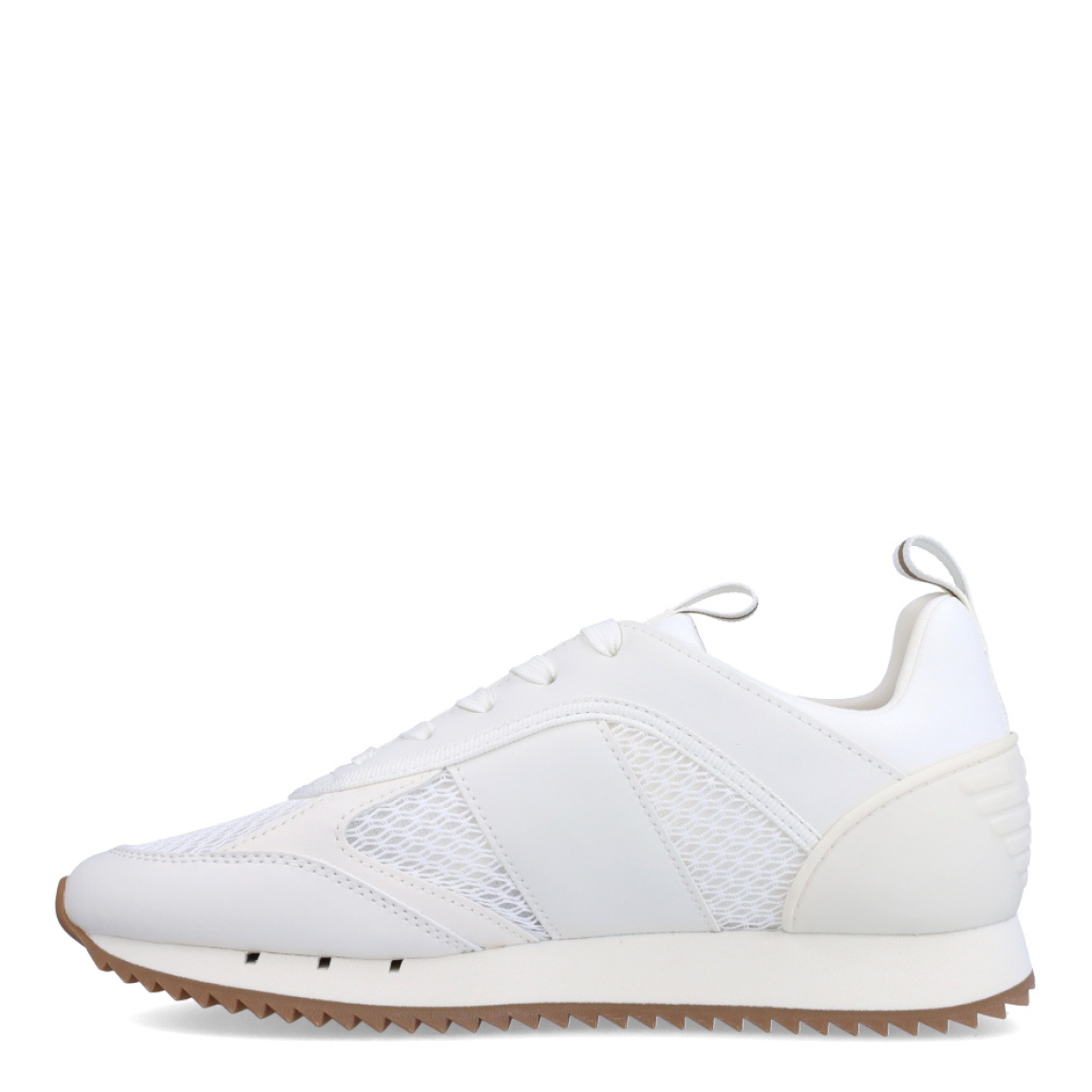 Deportivas de la marca Armani Exchange, modelo EA7. Exterior en piel color blanco con efecto rejilla. Interior en textil blanco. Cierre con cordones y suela plana de goma. Estas deportivas Armani Exchange EA7 son unas clásicas, ideales para combinarla con diferentes looks y gozar de una comodidad única!