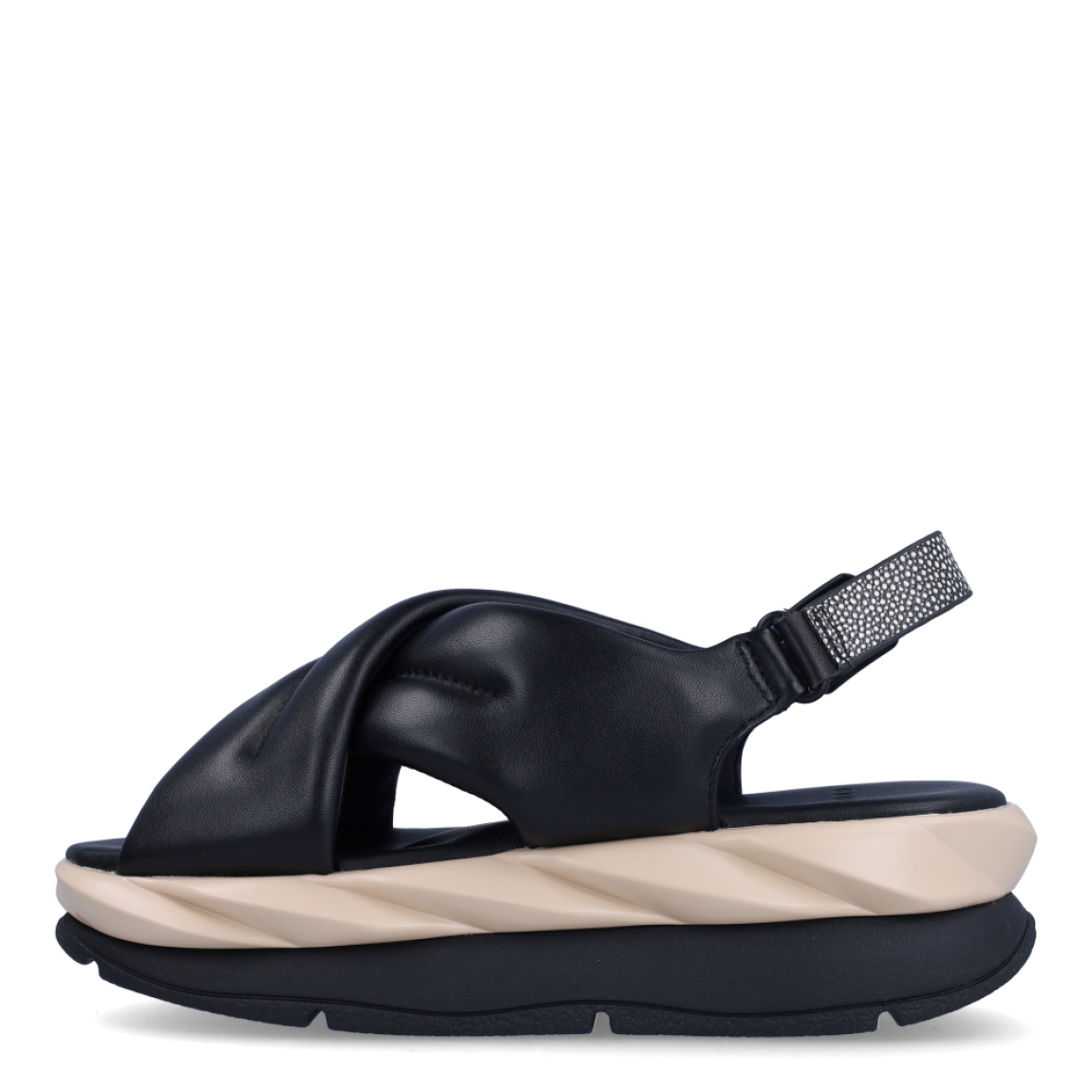 Sandalias de la marca 4CCCCEES, modelo MELLOW. Exterior de las sandalias en piel color negro con pala cruzada. Interior de las sandalias en piel color negro. Cierre con hebilla en el tobillo. Sandalias 4CCCCEES con plataforma de 4cm de altura con diseño ondulado color beig y negro. Estas sandalias 4CCCCEES MELLOW tiene el diseño perfecto entre originalidad y ligereza que te acompañará en tu día a día en esta temporada.