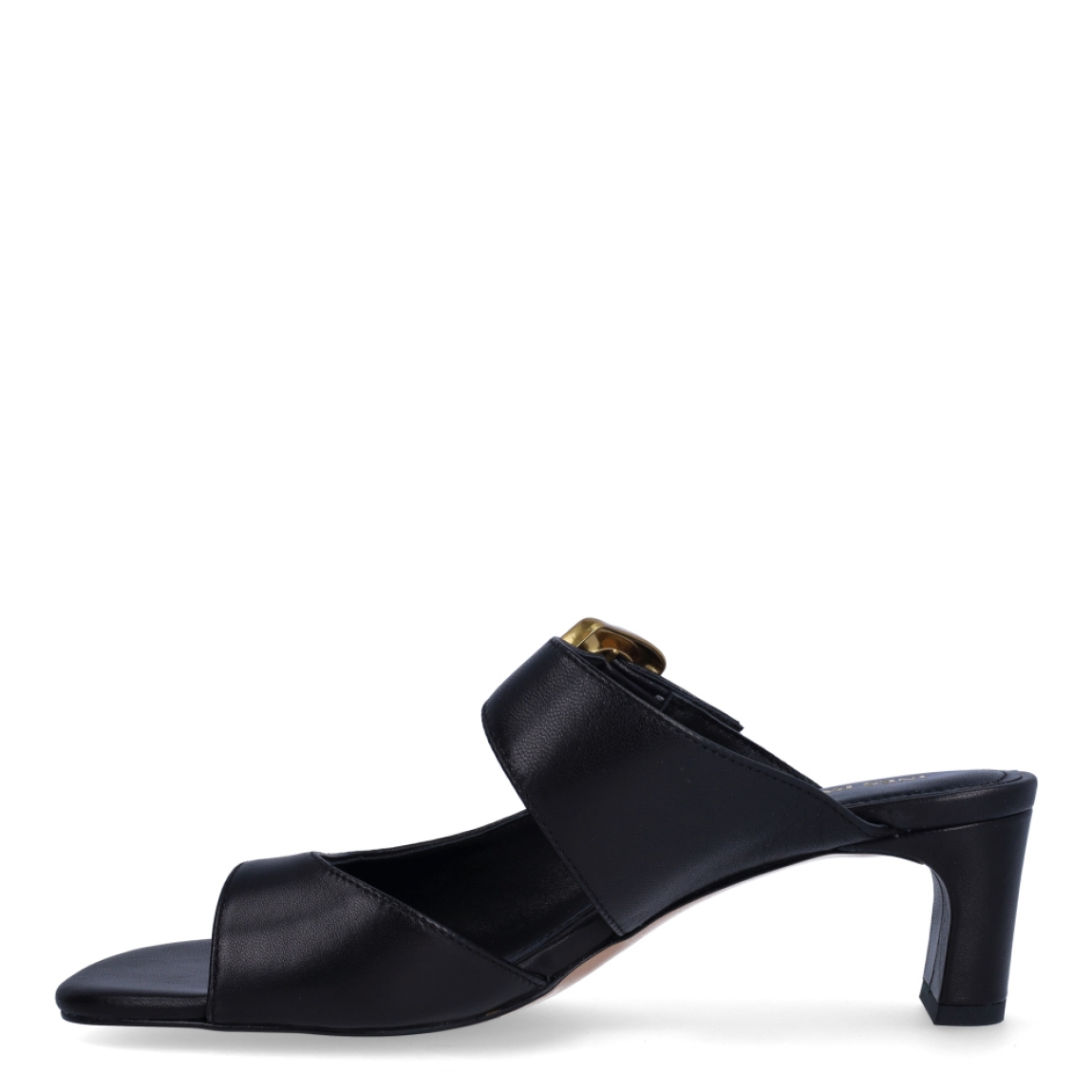 Sandalias de la marca Ines Palliser, modelo HELLA. Exterior en piel color negro con punta redonda y cierre de hebilla color dorado en pala. Interior en piel color negro. Sandalias con tacón de 5cm de altura. Estas sandalias Ines Palliser HELLA son unas clásicas, ideales para darle el look de elegancia y comodidad a tus looks!