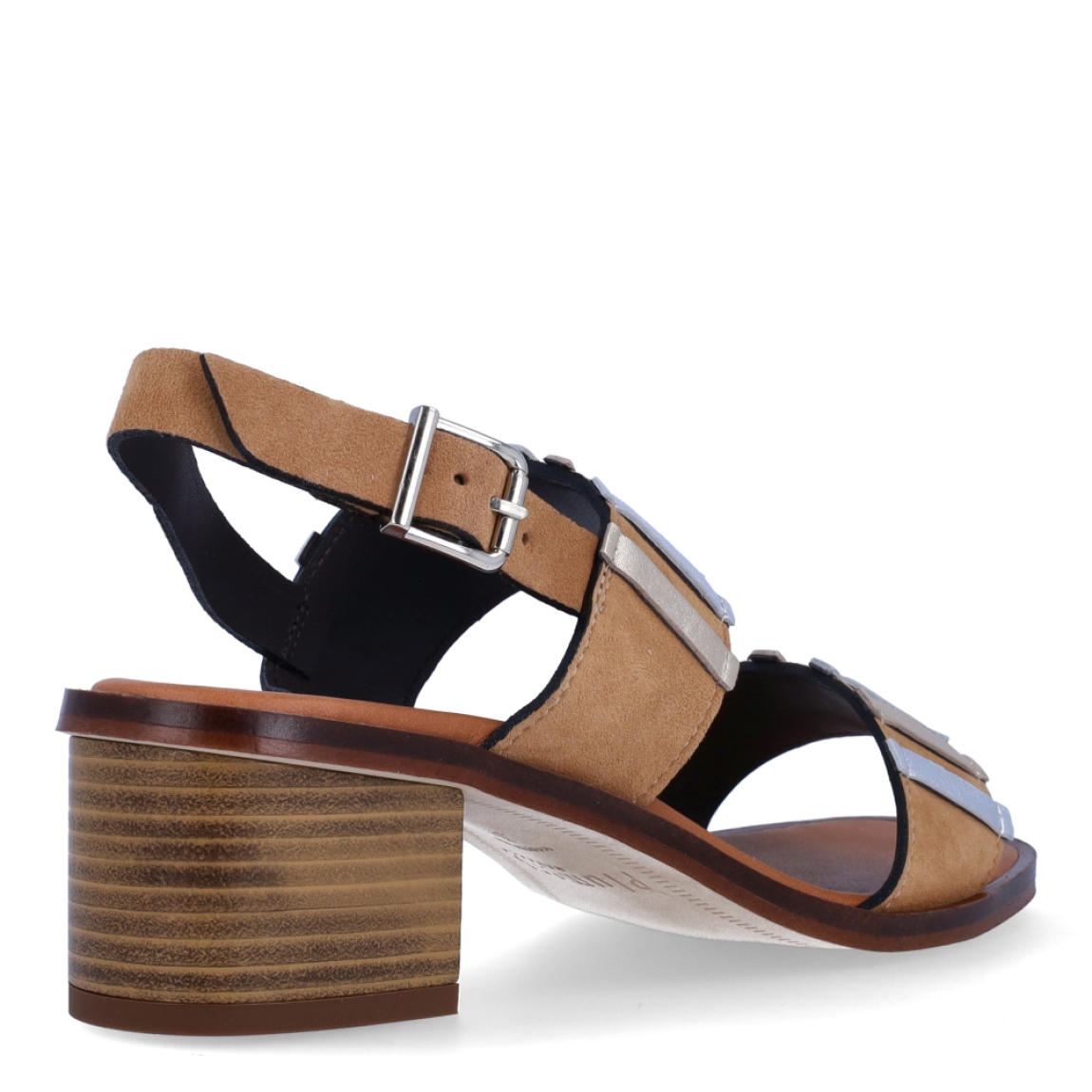 Sandalias de la marca Munné, modelo ROY. Sandalias en piel color cuero con tiras gruesas en pala con detalles de adornos plateados. Interior en piel color camel. Cierre con hebilla en tobillo y tacón de 5cm de altura. Estas sandalias Munné son ideales para crear looks con estilo y comodidad!