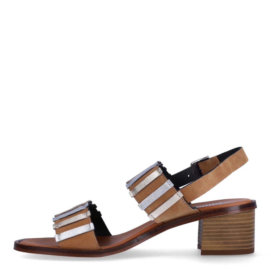 Sandalias de la marca Munné, modelo ROY. Sandalias en piel color cuero con tiras gruesas en pala con detalles de adornos plateados. Interior en piel color camel. Cierre con hebilla en tobillo y tacón de 5cm de altura. Estas sandalias Munné son ideales para crear looks con estilo y comodidad!