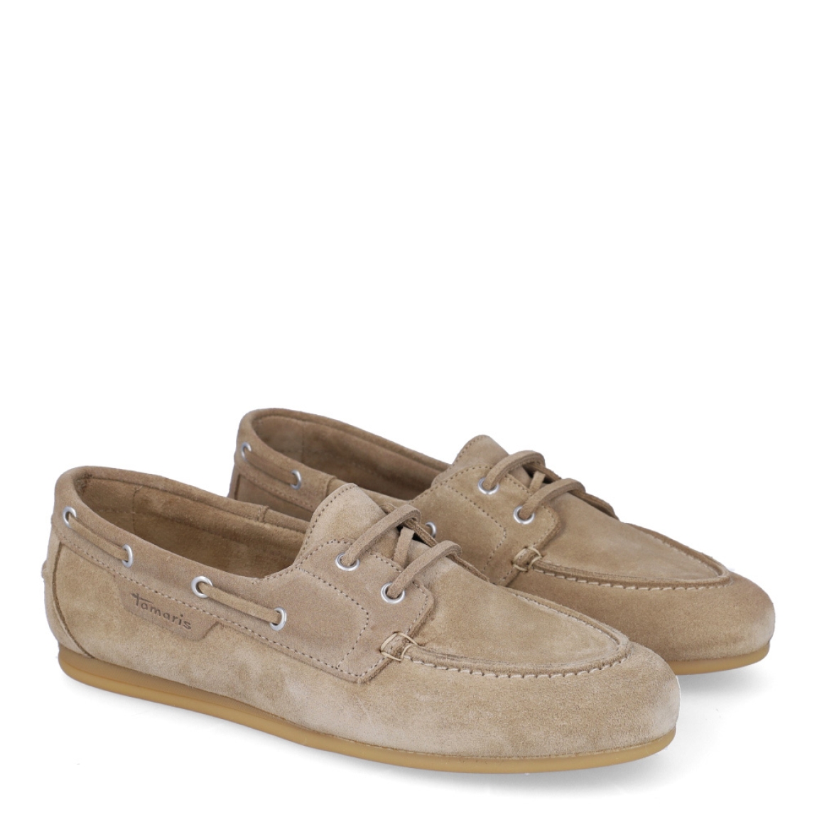 Mocasines de la marca Tamaris, modelo IRENE. Exterior en ante color taupe con punta redonda. Interior en piel color camel. Cierre de mocasines Tamaris con cordones elásticos. Suela plana y de goma. Estos mocasines Tamaris IRENE son un complemento clásico, perfecto para el día a día!