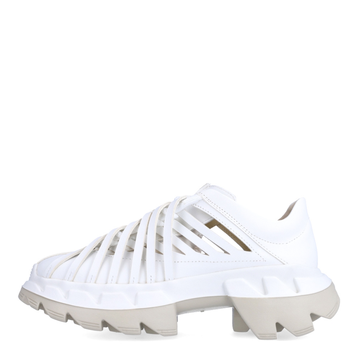 Deportivas de la marca 4CCCCEES, modelo ARKO. Exterior en piel color blanco con detales de tiras. Interior en piel color blanco con plantilla acolchada y extraíble para máxima comodidad. Cierre de las deportivas 4CCCCEES con cordones blancos y suela dentada con plataforma de 4cm de altura. Estas deportivas 4CCCCEES ARKO son unas clásicas combinables con distintos looks!