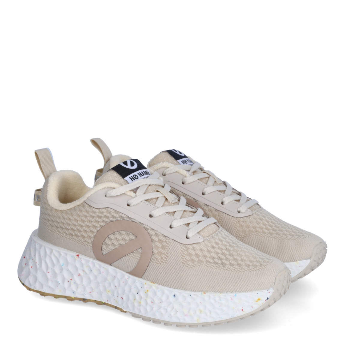 Deportivas transpirables de la marca No Name, modelo CARTER FLY. Exterior en naylon efecto rejilla color beig con detalles en rosa. Interior en piel color blanco. Cierre de las deportivas No Name con cordones y una suela de goma con cuña de 4cm de altura. Estas deportivas No Name CARTER FLY son unas clásicas, ideales para esta temporada!