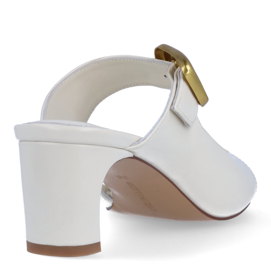 Sandalias de la marca Ines Palliser, modelo HELLA. Exterior en piel color blanco con punta redonda y cierre de hebilla color dorado en pala. Interior en piel color blanco. Sandalias con tacón de 5cm de altura. Estas sandalias Ines Palliser HELLA son unas clásicas, ideales para darle el look de elegancia y comodidad a tus looks!