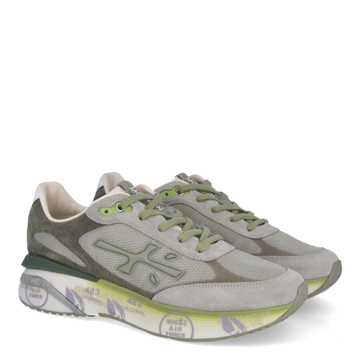 Deportivas clásicas de la marca Premiata, modelo MOERUN. Exterior de las deportivas en naylon color verde con detalles en ante gris. Interior en piel color blanco con plantillas acolchadas para máxima comodidad. Cierre de las deportivas con cordones y cuña de 3cm de altura. Estas deportivas Premiata MOERUN son un complemento ideal para tus looks del día a día!.