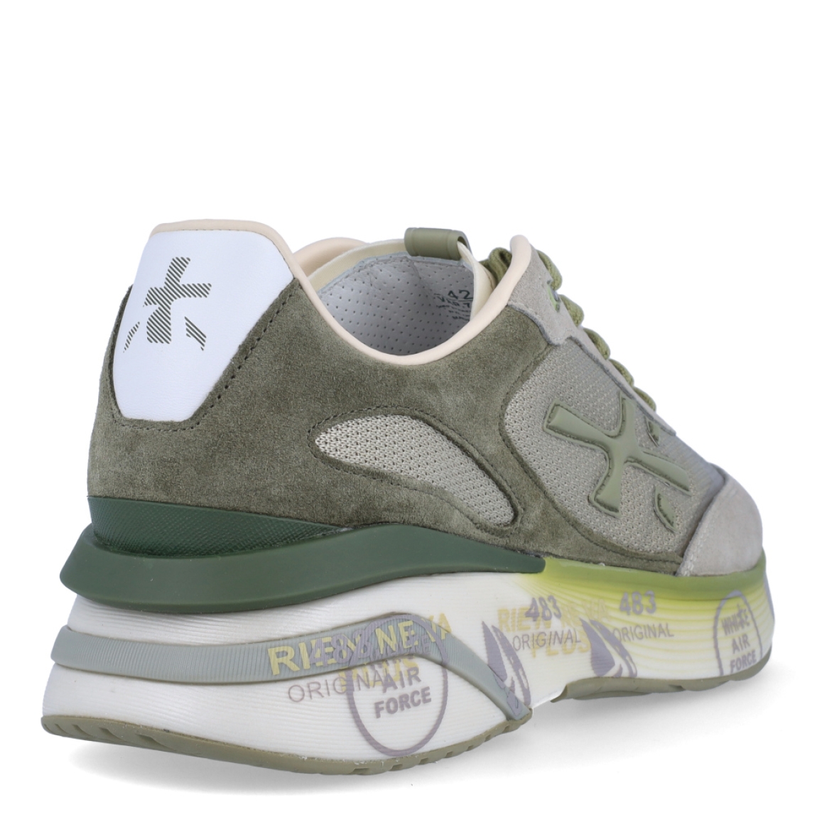 Deportivas clásicas de la marca Premiata, modelo MOERUN. Exterior de las deportivas en naylon color verde con detalles en ante gris. Interior en piel color blanco con plantillas acolchadas para máxima comodidad. Cierre de las deportivas con cordones y cuña de 3cm de altura. Estas deportivas Premiata MOERUN son un complemento ideal para tus looks del día a día!.