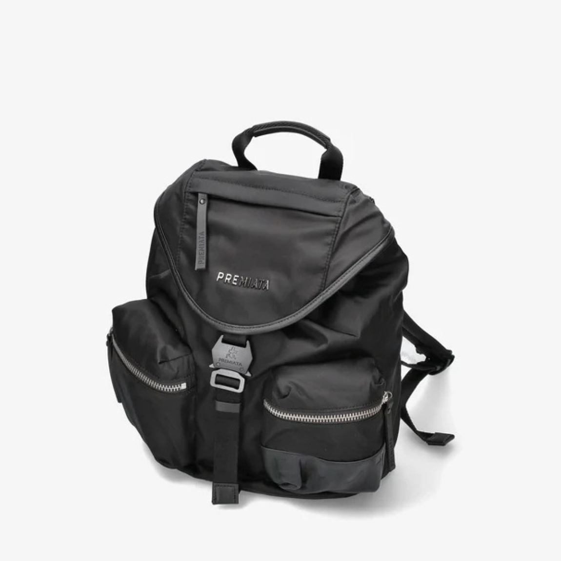 Mochila clásica de la marca Premiata, modelo LYN. Exterior en naylon color negro con logo en parte delantera y dos bolsillos con cremallera. Cierre principal con cremallera y amplio espacio interior. Esta mochila Premiata LYN es un complemento ideal para llevar tus esenciales a donde quieras!