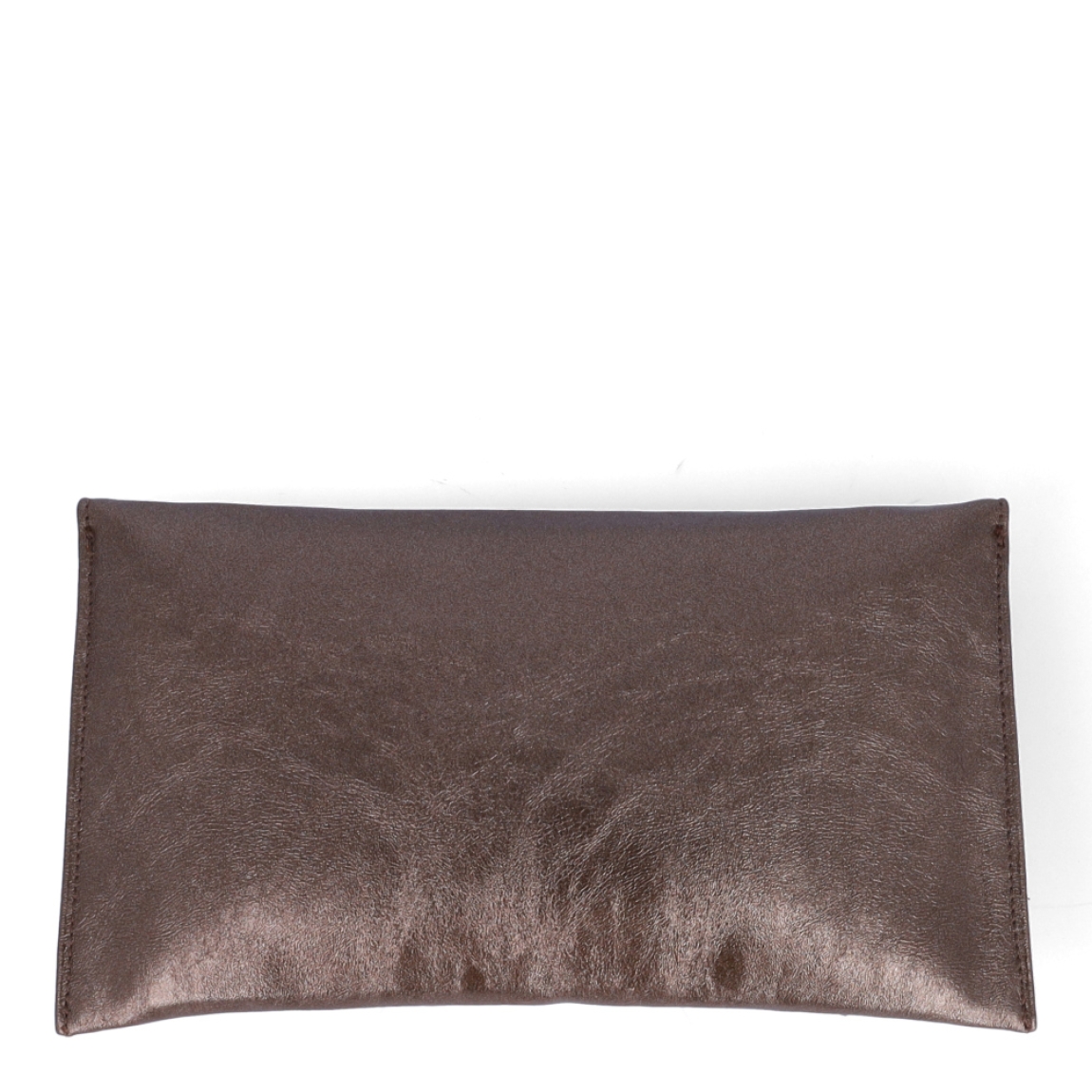 Bolso de la marca Munné, modelo VEGA. Elaborado en piel color bronce. Cierre con botones inmantados y asa de cadena. Medidas del bolso: alto 14cm y ancho 25cm. Este bolso Munné VEGA es un clásico que te acompañará en tus eventos más importantes y realzará tus looks a donde vayas.