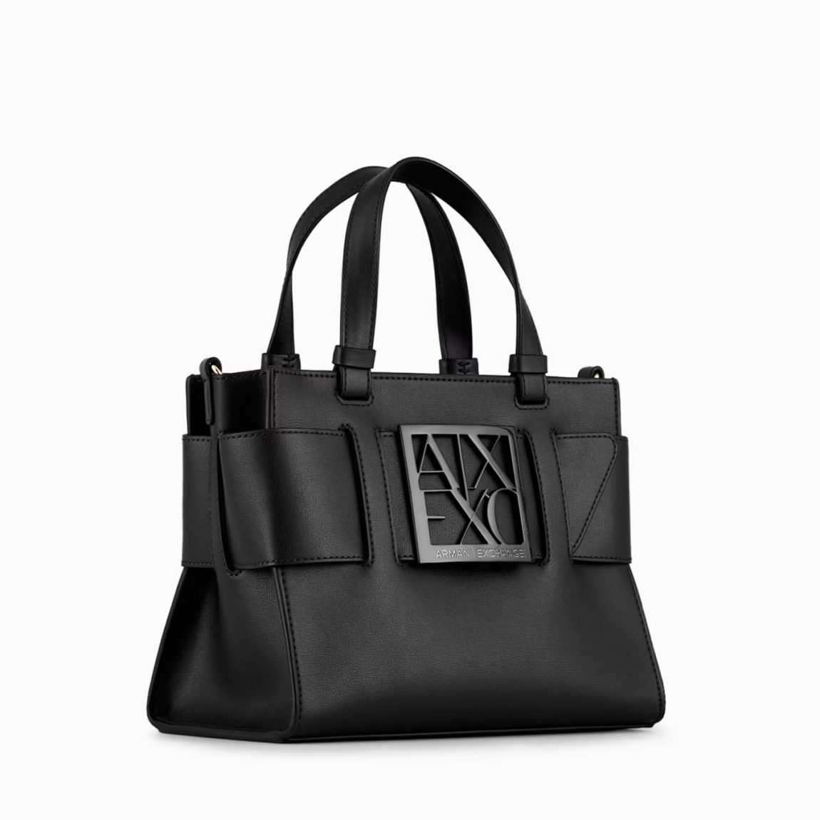 Bolso de la marca Armani Exchange, modelo YSA. Bolso elaborado en piel color negro. Este es un best seller que se renueva cada temporada, perfecto desde todos los puntos de vista y siempre cool: el bolso tote mediano con bandolera y banda con hebilla con logo personalizado es el accesorio que no puede faltar en el look.Material externo: 100% poliuretano; tejido intermedio: 100% poliéster; material interno: 100% poliuretano. Cierre con cremallera. Medidas: alto 18cm y ancho 24cm.