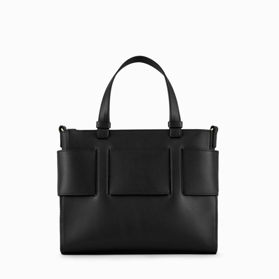Bolso de la marca Armani Exchange, modelo YSA. Bolso elaborado en piel color negro. Este es un best seller que se renueva cada temporada, perfecto desde todos los puntos de vista y siempre cool: el bolso tote mediano con bandolera y banda con hebilla con logo personalizado es el accesorio que no puede faltar en el look.Material externo: 100% poliuretano; tejido intermedio: 100% poliéster; material interno: 100% poliuretano. Cierre con cremallera. Medidas: alto 18cm y ancho 24cm.