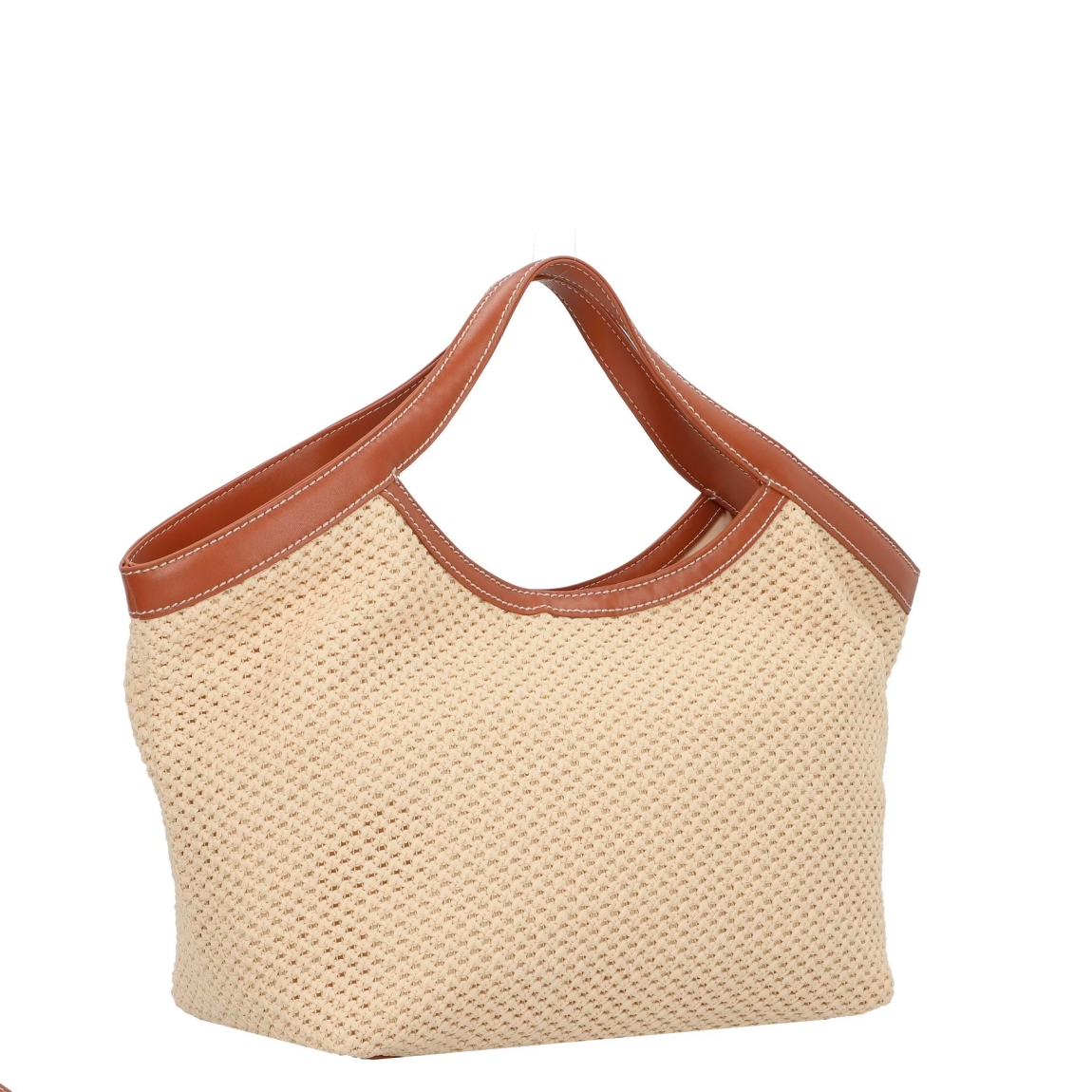 Bolso de la marca Armani Exchange, modelo ALBA. Exterior en rafia color camel con logotipo de marca en grande parte delantera. Interior con amplio espacio. Cierre con imán. Bolso Armani Exchange con doble asa, una fija y, otra, extraible para máxima comodidad. Medidas: alto 24cm y ancho 38cm. Este bolso ALBA es ideal para complementar tus looks de temporada!