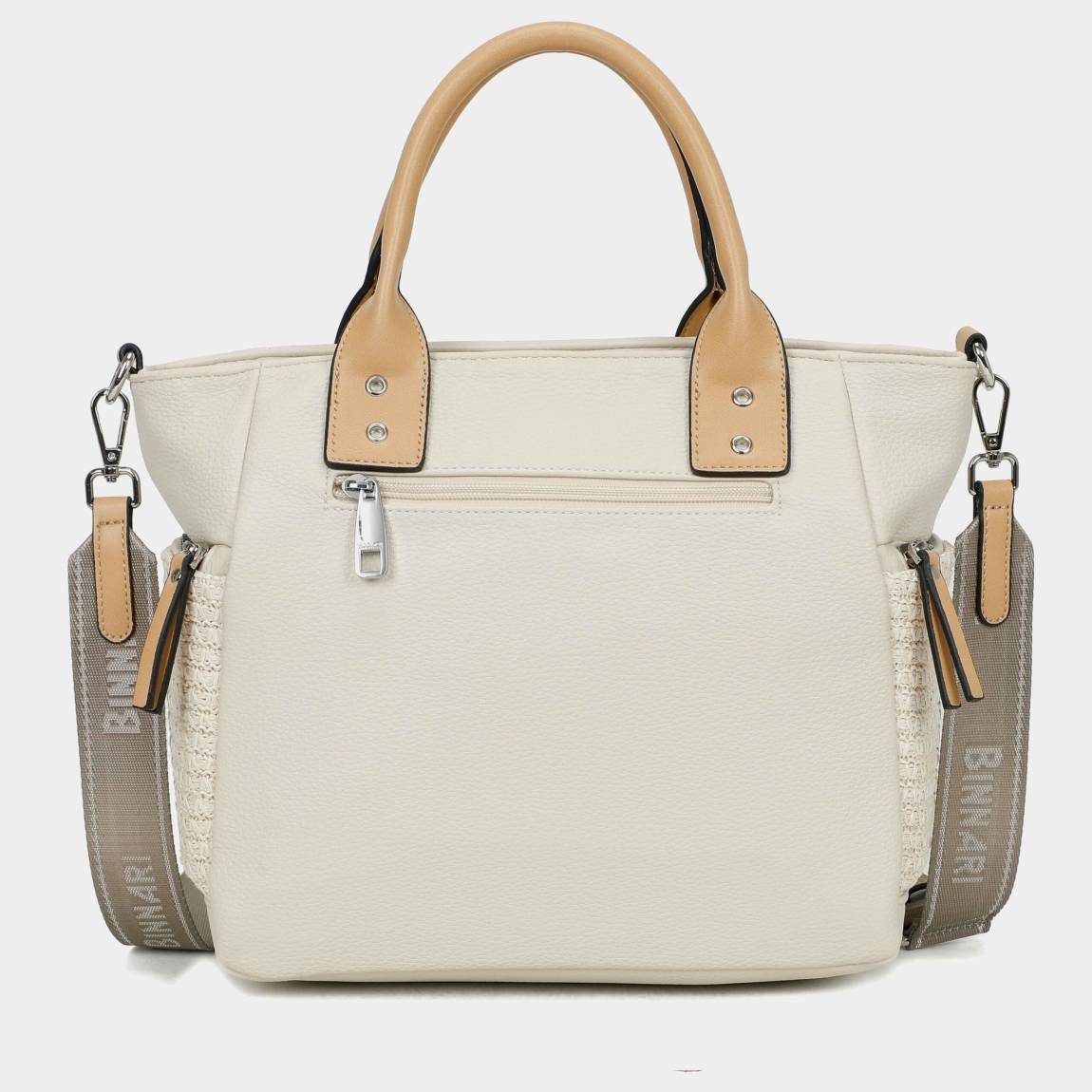 Bolso de la marca Binnari, modelo DUERO. Bolso clásico elaborado en rafia color beig. Este bolso DUERO tiene dos posiciones, mano y bandolera, gracias al asa que lleva en su interior. Ideal para el día a día. Cierre con cremallera. Le dará un toque llamativo y cómodo a tu look veraniego. Medidas: alto 24cm y ancho 28cm.