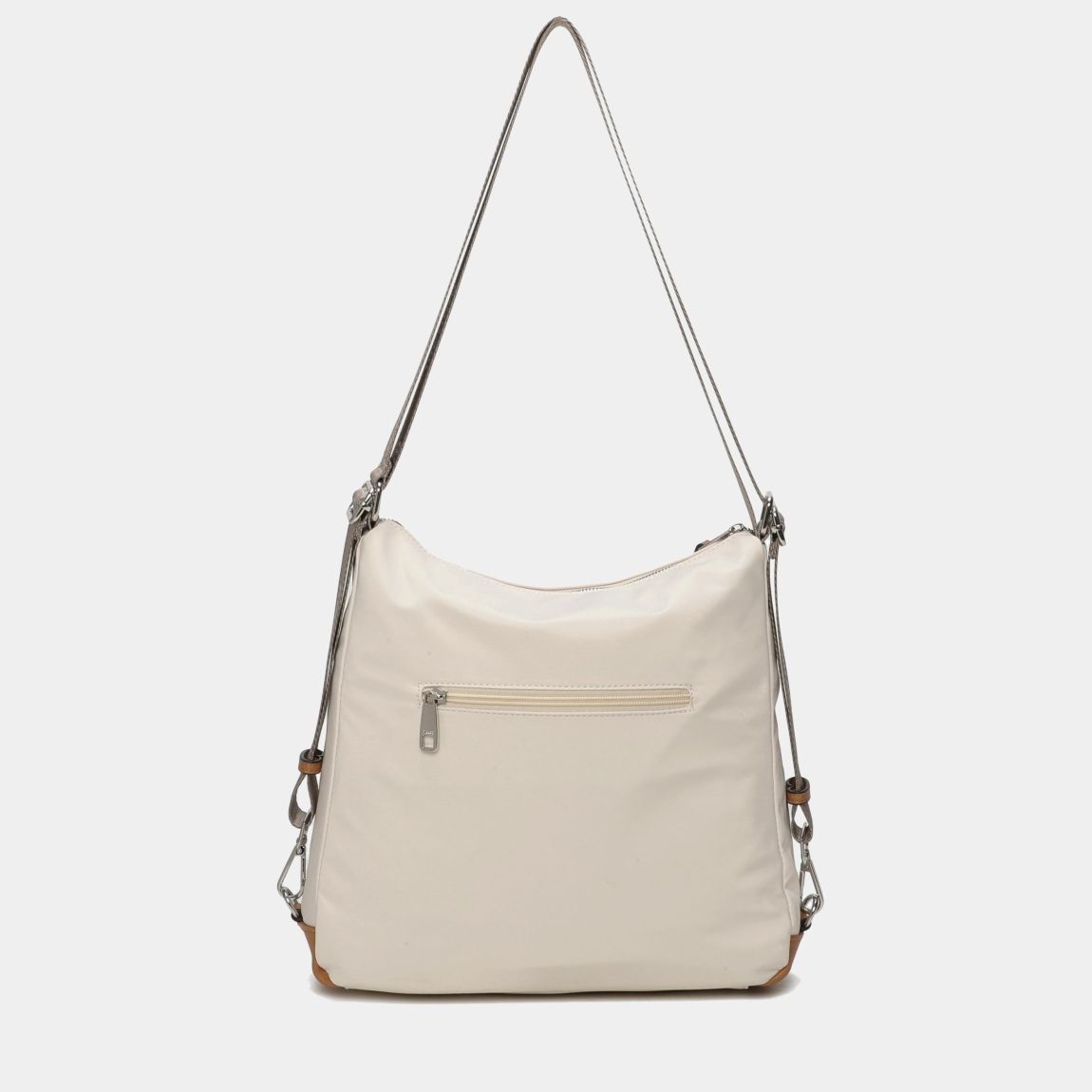 Bolso mochila de la marca Binnari, modelo Genil confeccioanda en nylon y pu color beig. Si estás buscando un bolso versátil, este modelo es el acertado. Podrás llevarlo tanto de mochila como de hombro .En el interior encontramos 3 departamentos, 1 de ellos con cremallera. Los detalles metálicos son de color plata. Medidas: alto 30cm y ancho 30cm.