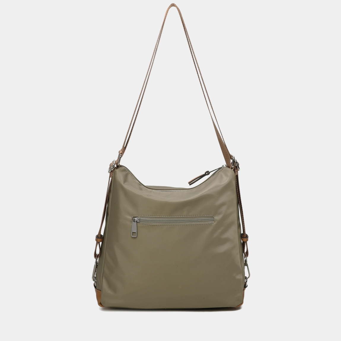 Bolso mochila de la marca Binnari, modelo Genil confeccioanda en nylon y pu color verde. Si estás buscando un bolso versátil, este modelo es el acertado. Podrás llevarlo tanto de mochila como de hombro .En el interior encontramos 3 departamentos, 1 de ellos con cremallera. Los detalles metálicos son de color plata. Medidas: alto 30cm y ancho 30cm.