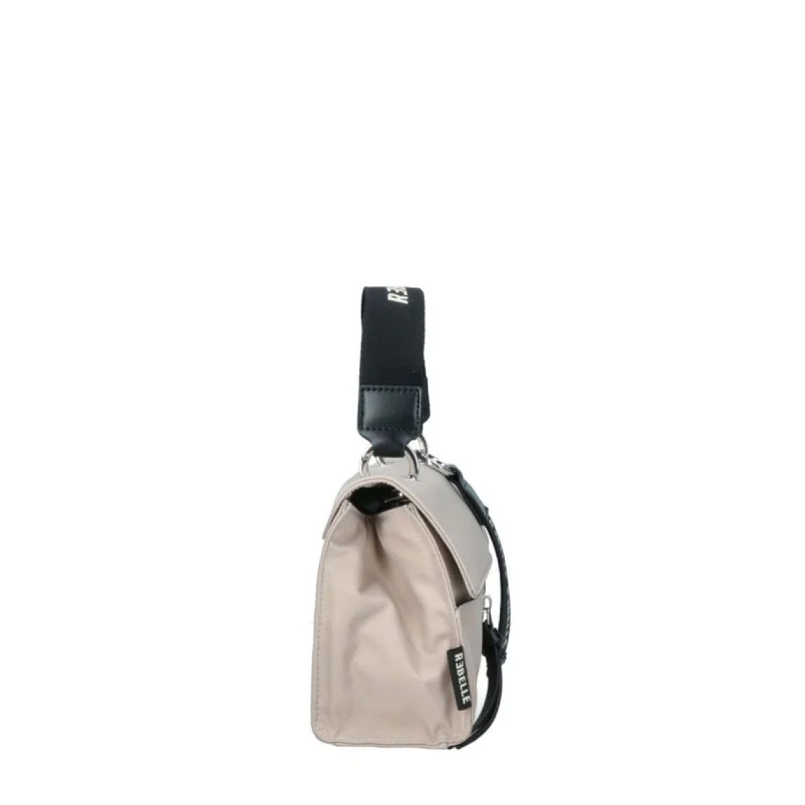 Bolso de la marca Rebelle, modelo CHLOE STREET . Bolso elaborado en naylon color camel. Se caracteriza por su doble portabilidad, se puede llevar en la mano, y gracias a la correa de hombro desmontable y ajustable, se puede llevar cruzado. El interior está forrado y cuenta con dos prácticos bolsillos, uno pequeño y otro más grande. Cierre con botón. Medidas: alto 16cm y ancho 21cm.