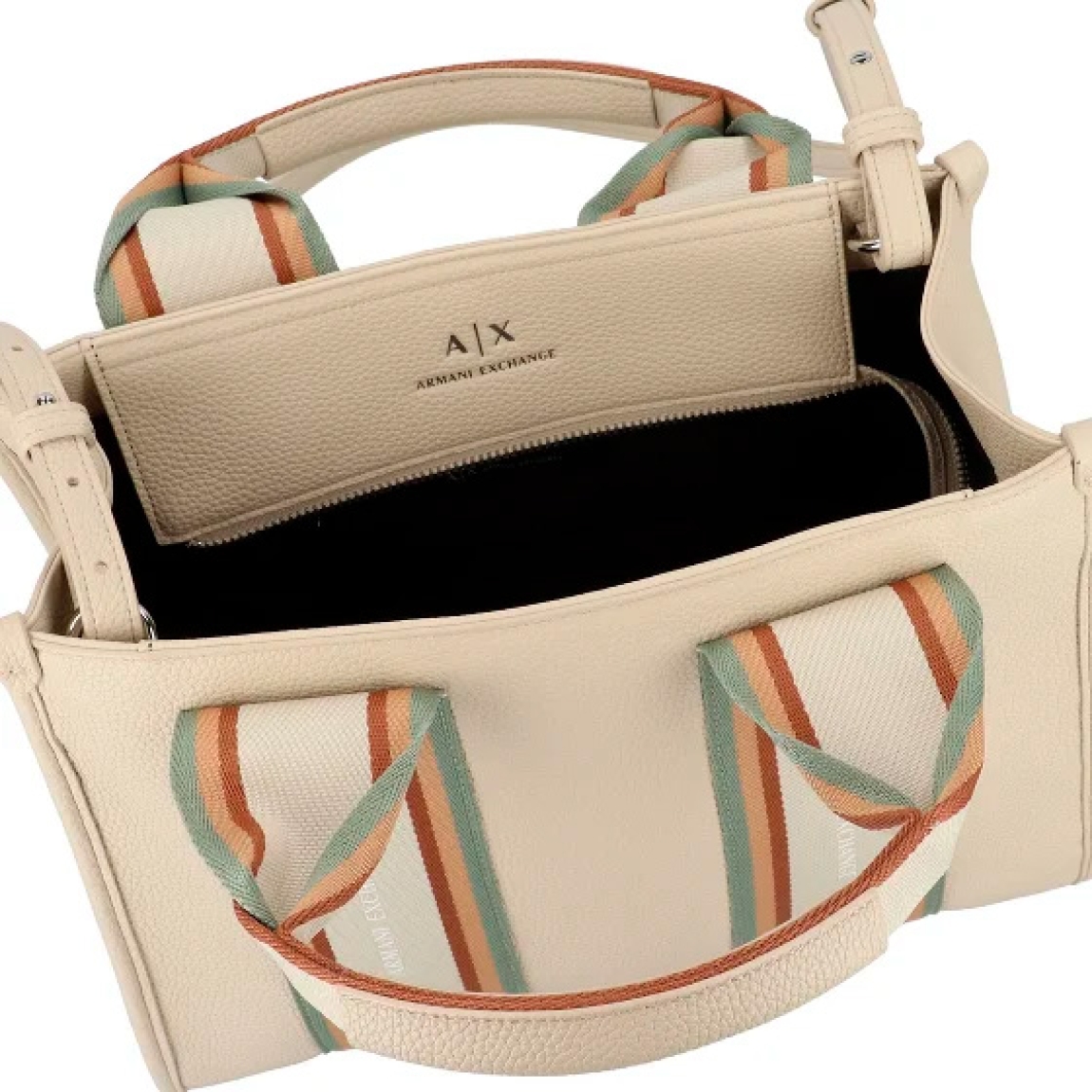 Bolso de la marca Armani Exchange, modelo VALLEY. Elaborado en piel color beig con rayas multicolor y estampado de marca. Cierre con cremallera, asas fijas y extraíbles. Incluye un práctico compartimento para el teléfono móvil, bolsillos interiores y un compartimento con cremallera de fácil acceso, cuyo cierre permite abrirlo y cerrarlo sin esfuerzo. Este elegante acompañante es perfecto para las amantes de la moda. Medidas: altura 22cm y ancho 29cm. Complemento resistente, este bolso Armani Exhchange promete durabilidad y robustez sin renunciar a la elegancia.