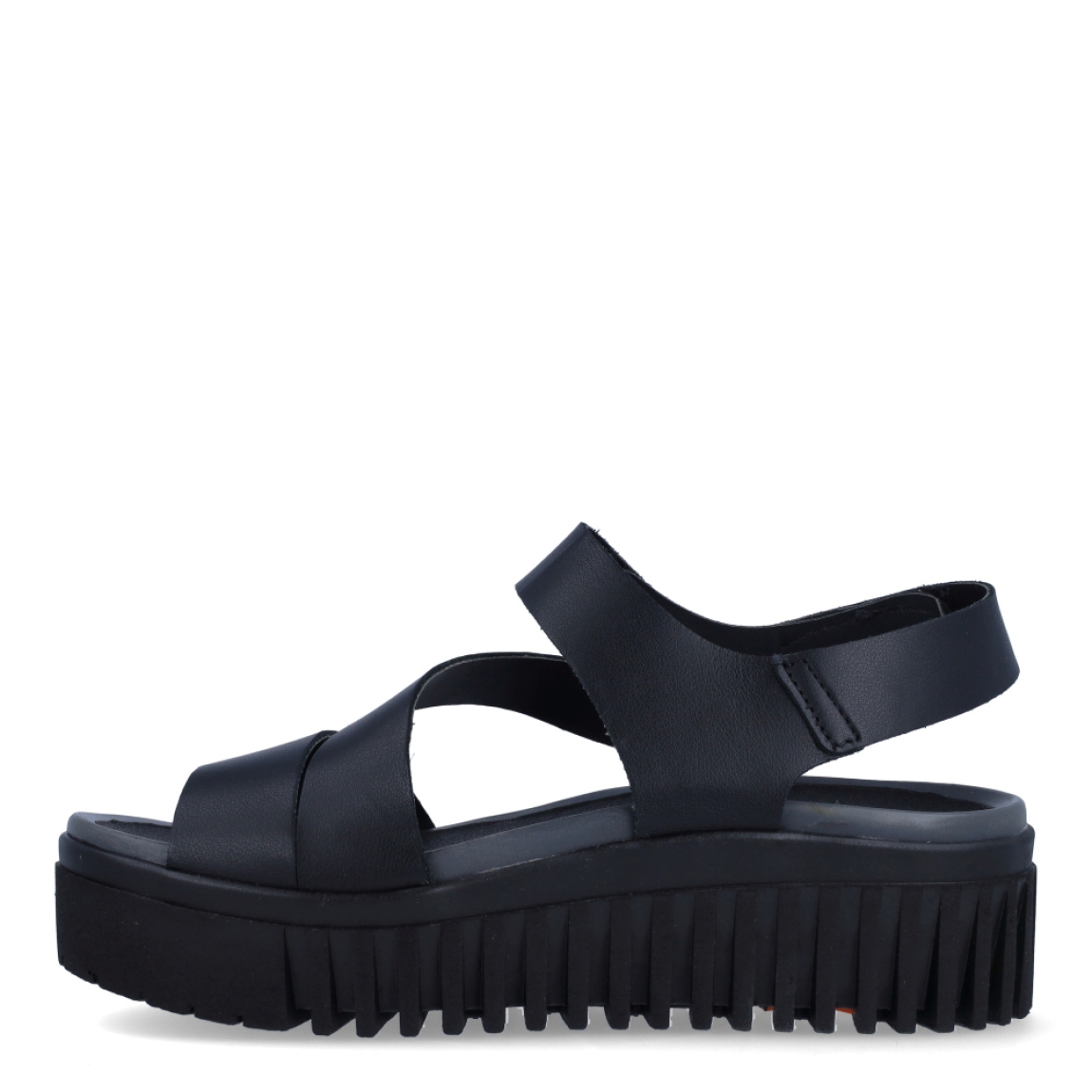 Sandalias de la marca Art, modelo BRIGHTON. Exterior elaborado en piel color negro con tiras cruzadas sobre pala. Interior en piel color negro con plantilla de microfibra softlight no removible. Cierre con velcro y una suela dentada con plataforma de 4cm de altura. Estas sandalias Art BRIGHTON son ideales para esta temporada!