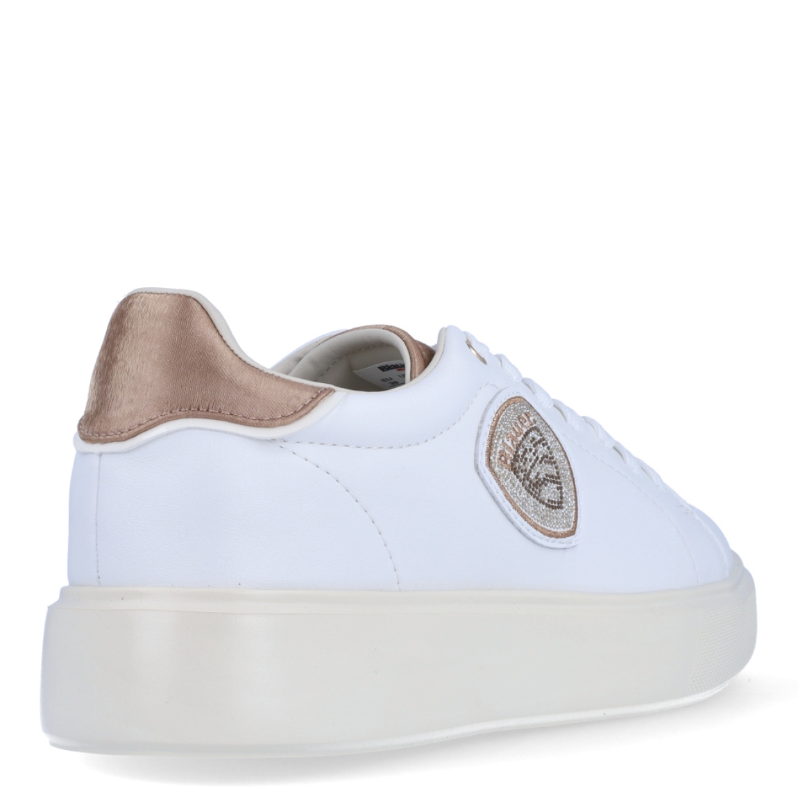 Deportiva de la marca Blauer, modelo VENUS. Exterior del la deportiva de piel de color blanco. Interior de la deportiva de piel y de forro textil. Logotipo blauer de pedrería plateada en el lateral exterior. Cierre de la deportiva con cordones. Deportiva con cuña de 3,5 cm de plataforma. La deportiva de Blauer, modelo VENUS, es una deportiva muy cómoda e ideal para el invierno. Queda bien con todo y es una pieza clave para dar un toque estiloso a tus looks de invierno.