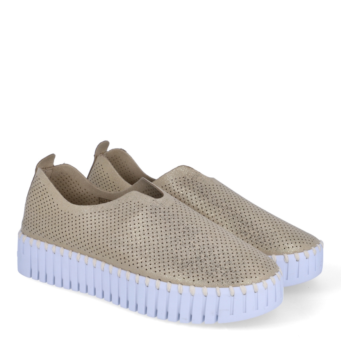 Deportivas de la marca Ilse Jacobsen, modelo Tulip Slip-In. Exterior elaborado en neopreno con efecto troquelado color platino. Interior en color beig. Suela de goma con 2cm de plataforma. Estas deportivas Tulip Slip-In son ideales en comodidad y estilo!