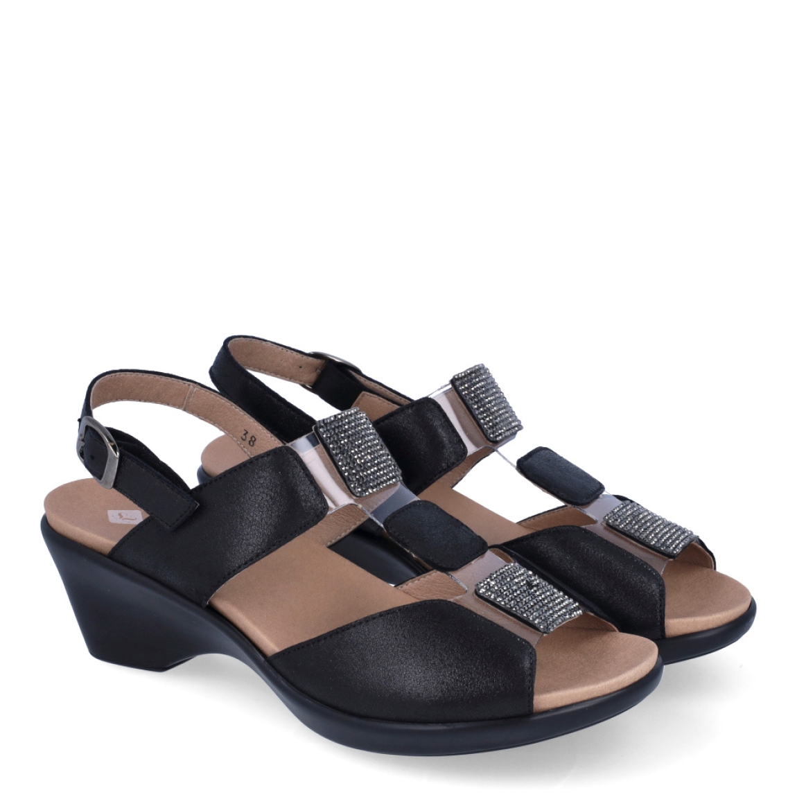 Sandalias de la marca PieSanto, modelo NIKITA. Exterior de las sandalias en piel color negro con detalle de brillantes en la pala. Interior de las sandalias en piel color marrón, con plantilla acolchada y extraíble para máxima comodidad. Cierre de las sandalias PieSanto con hebilla en el tobillo y cuña de 4cm de altura. Estas sandalias PieSanto NIKITA son un complemento ligero y perfecto para esta temporada. No te puede faltar en el armario.